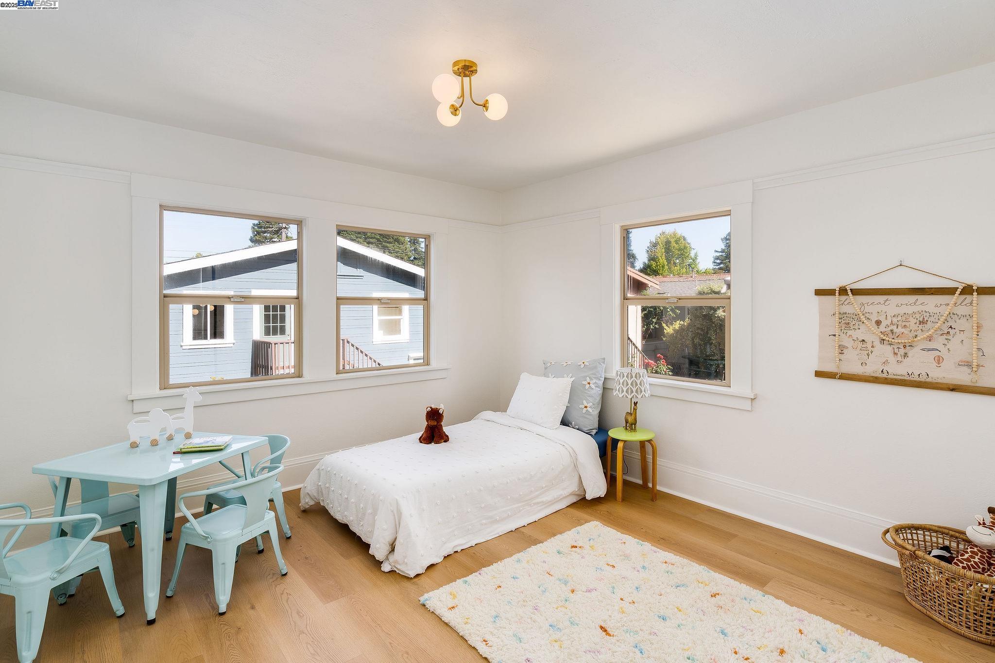 Detail Gallery Image 35 of 47 For 5731 Hermann St, Oakland,  CA 94609 - 4 Beds | 2 Baths