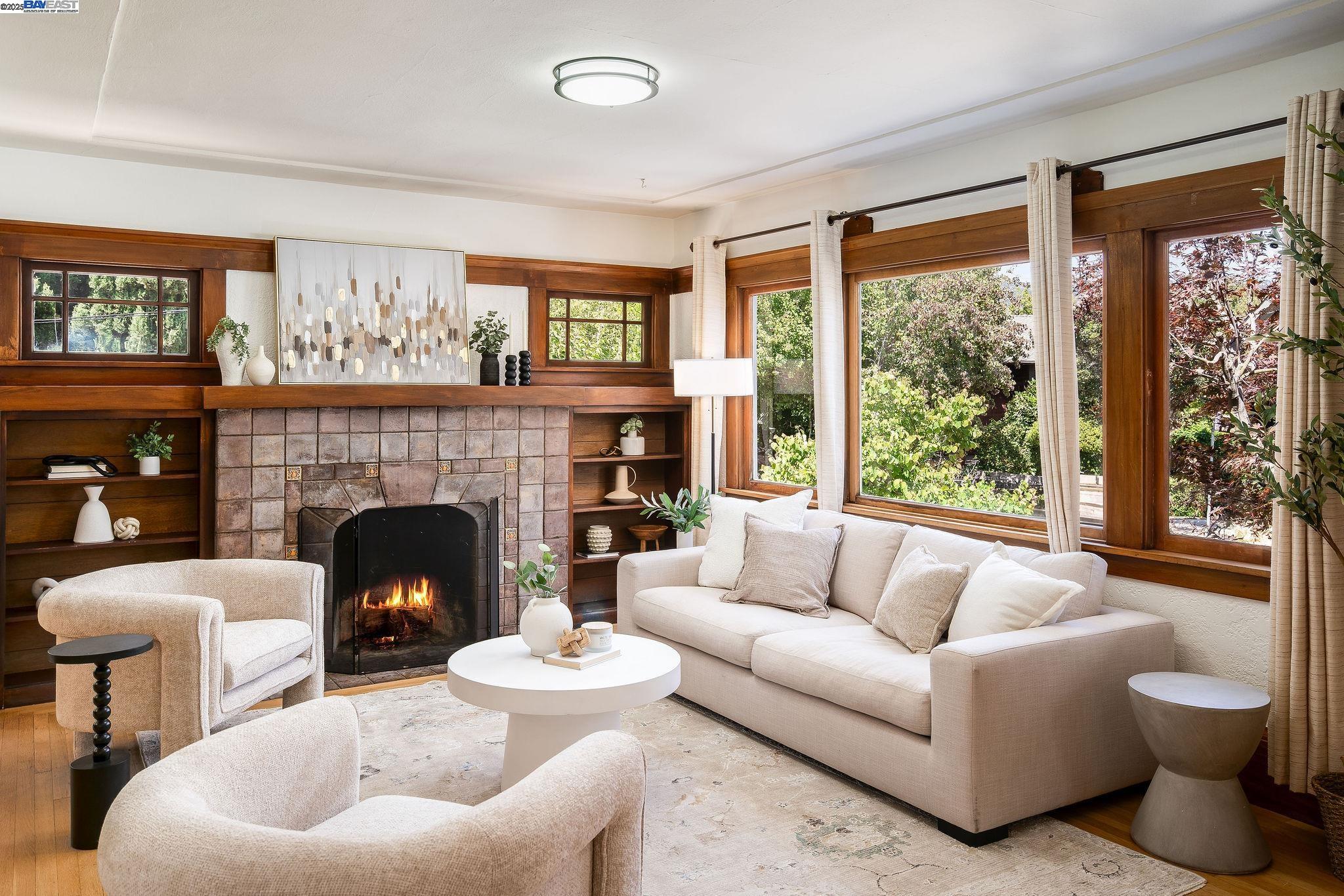 Detail Gallery Image 5 of 47 For 5731 Hermann St, Oakland,  CA 94609 - 4 Beds | 2 Baths