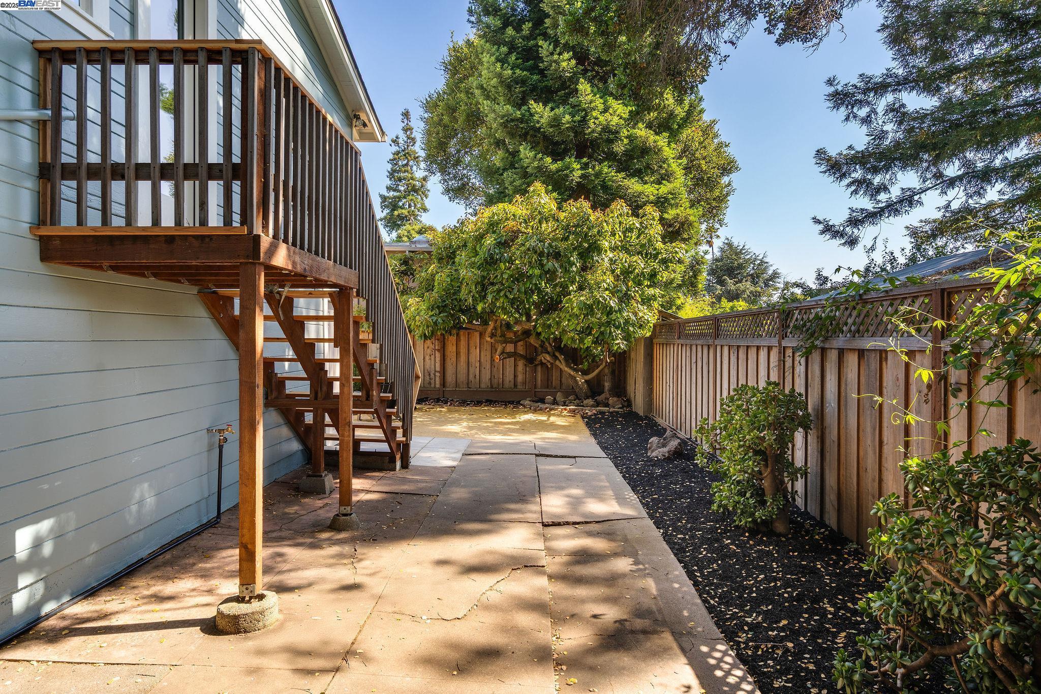 Detail Gallery Image 41 of 47 For 5731 Hermann St, Oakland,  CA 94609 - 4 Beds | 2 Baths
