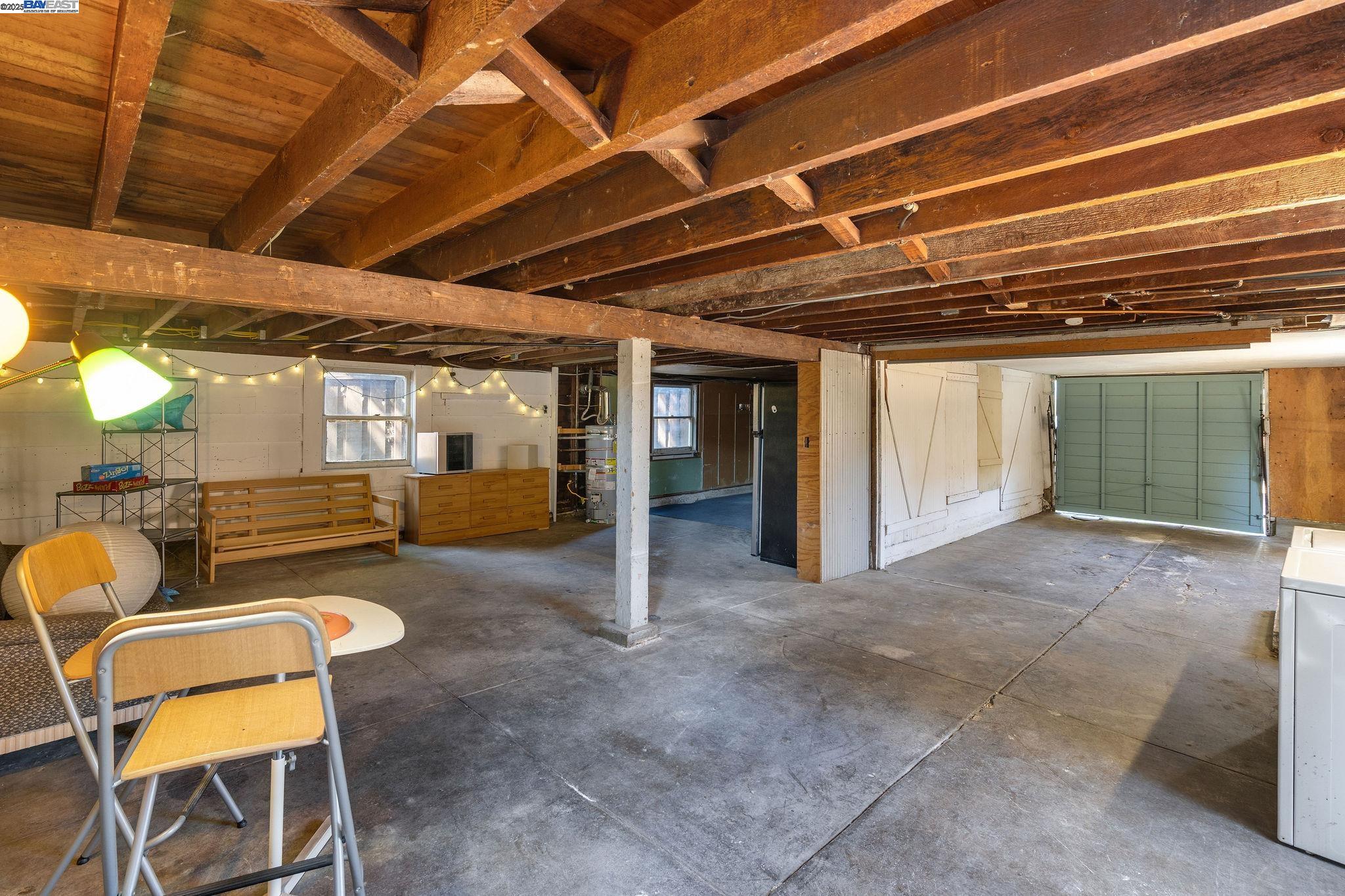 Detail Gallery Image 42 of 47 For 5731 Hermann St, Oakland,  CA 94609 - 4 Beds | 2 Baths