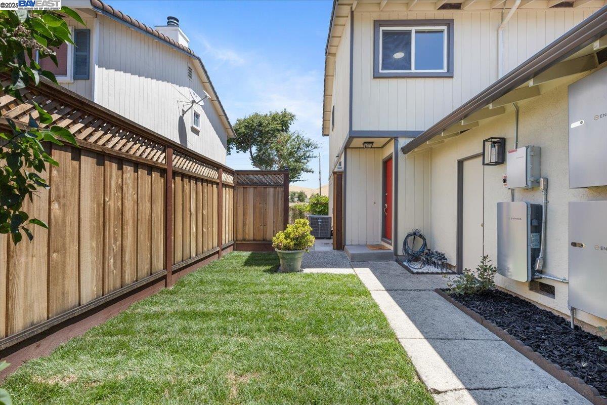 Detail Gallery Image 3 of 51 For 8351 Mulberry Pl, Dublin,  CA 94568 - 4 Beds | 2/1 Baths
