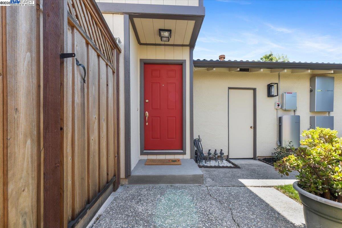 Detail Gallery Image 4 of 51 For 8351 Mulberry Pl, Dublin,  CA 94568 - 4 Beds | 2/1 Baths
