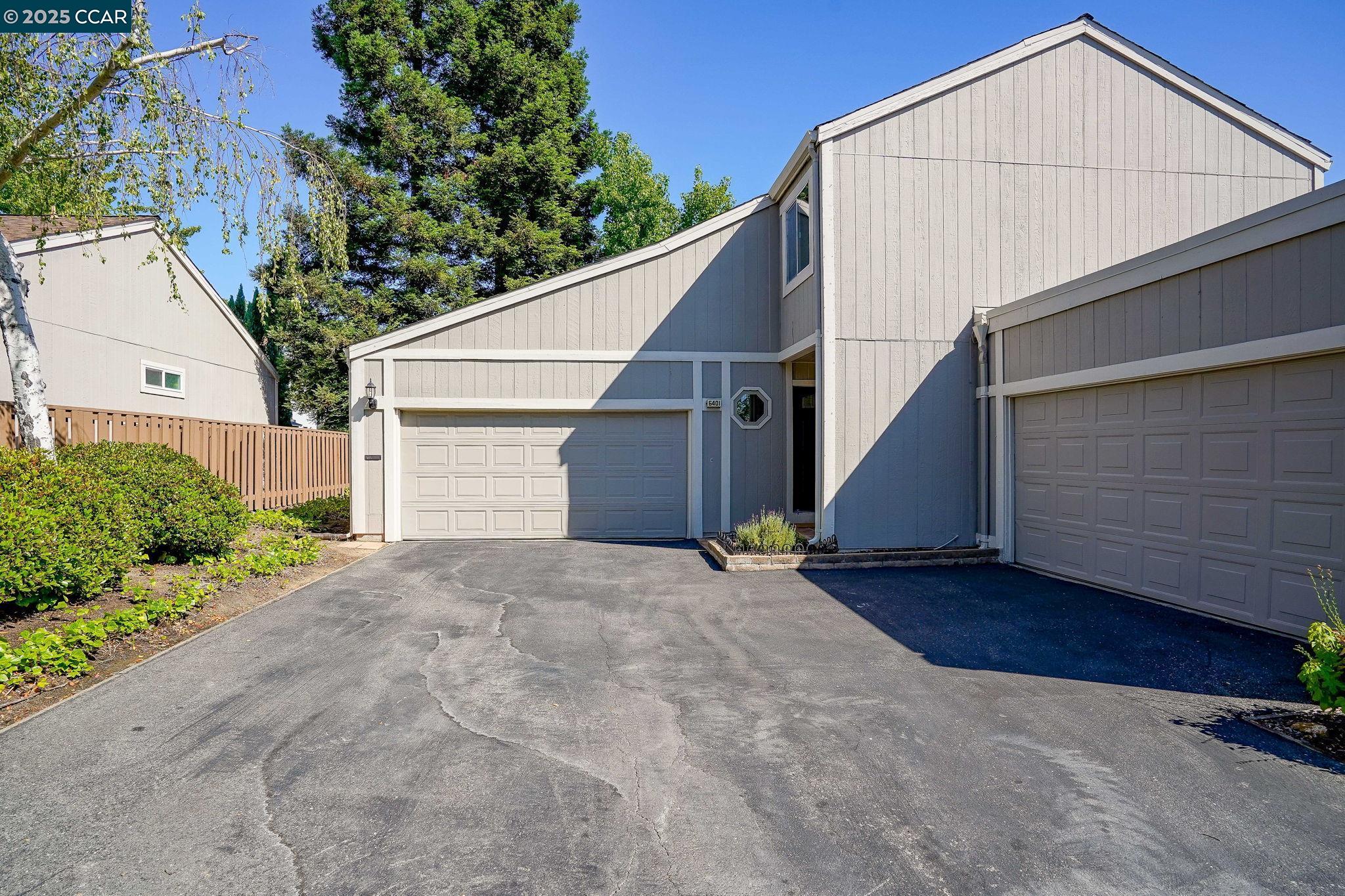 MLS: 41104352 Condo For Sale