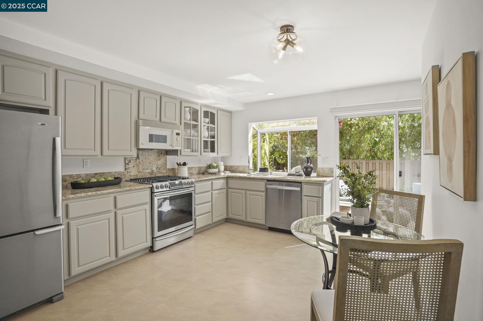 Photo #8: 41104352 Listing: Photo #8