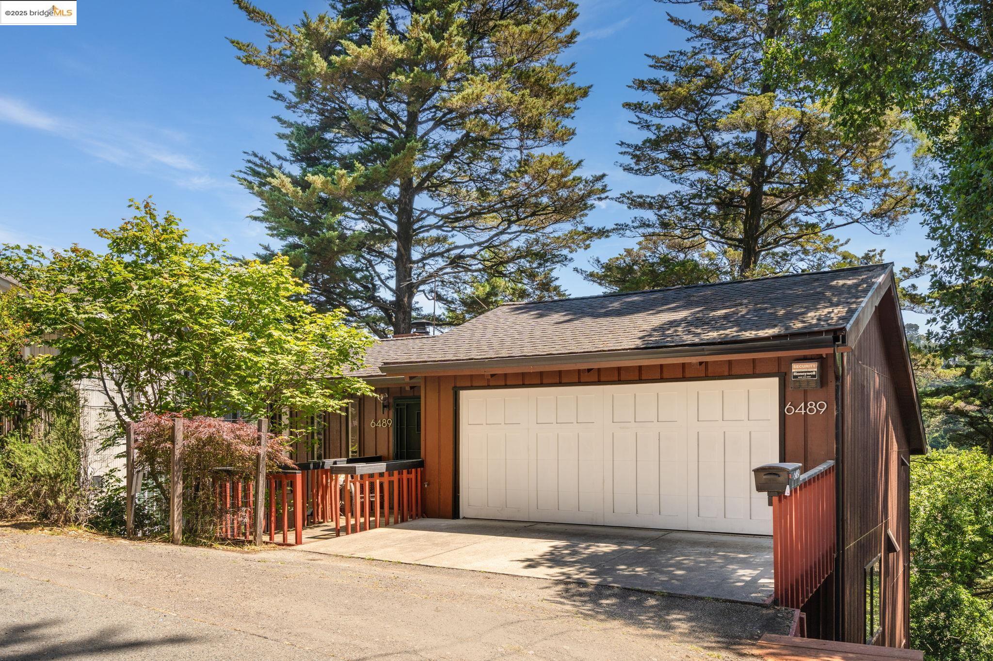 Detail Gallery Image 1 of 1 For 6489 Girvin Dr, Oakland,  CA 94611 - 3 Beds | 2 Baths