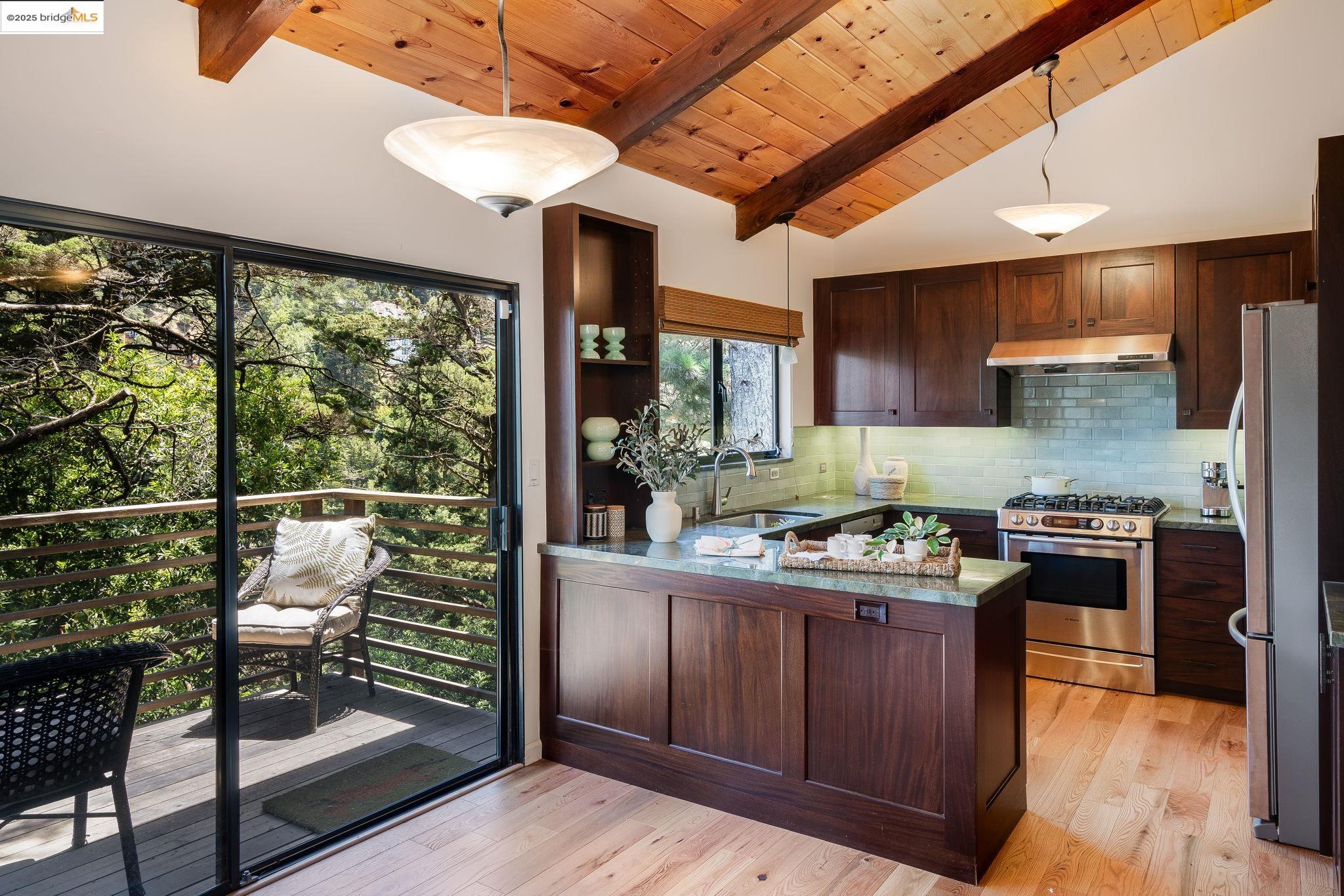 Detail Gallery Image 12 of 34 For 6489 Girvin Dr, Oakland,  CA 94611 - 3 Beds | 2 Baths
