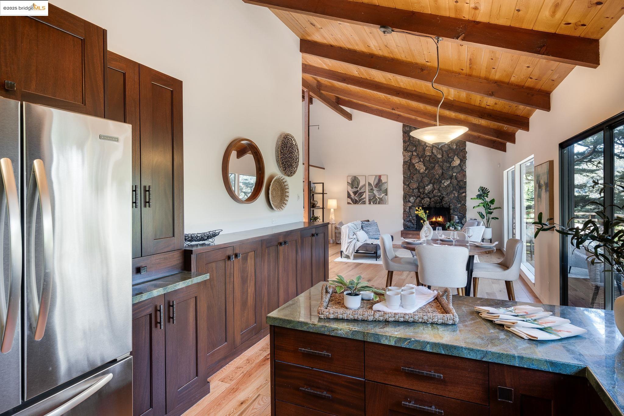 Detail Gallery Image 15 of 34 For 6489 Girvin Dr, Oakland,  CA 94611 - 3 Beds | 2 Baths