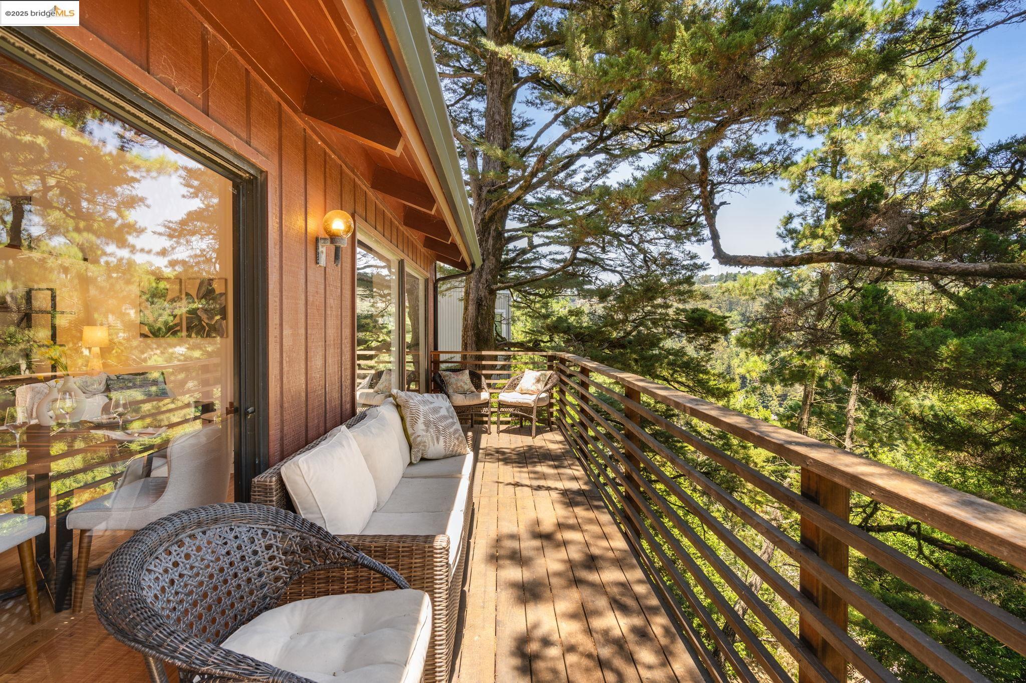 Detail Gallery Image 16 of 34 For 6489 Girvin Dr, Oakland,  CA 94611 - 3 Beds | 2 Baths