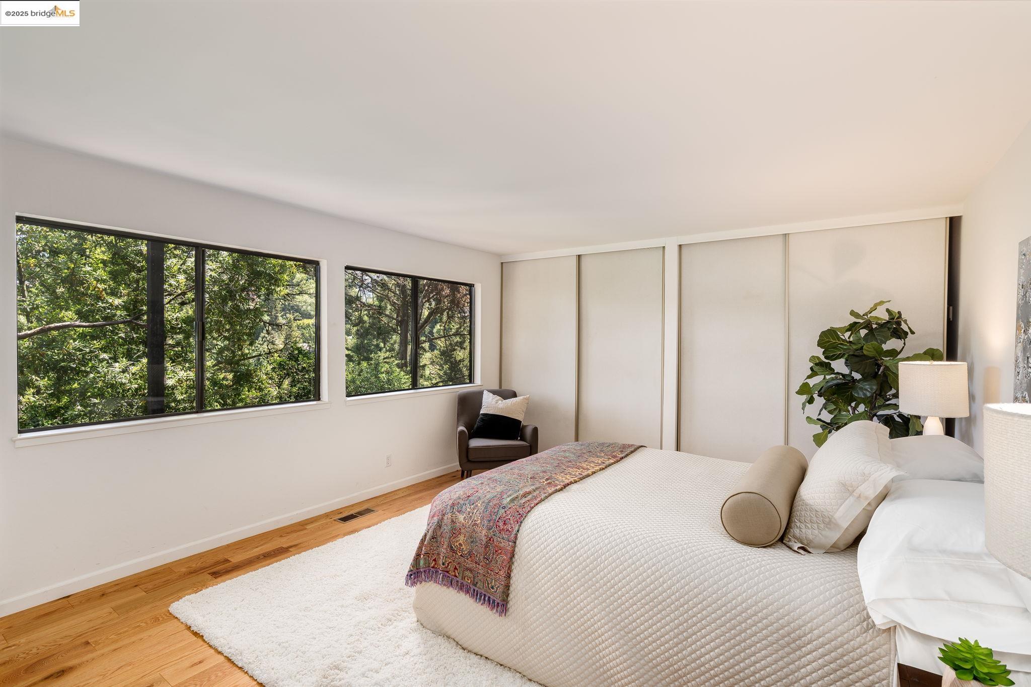 Detail Gallery Image 18 of 34 For 6489 Girvin Dr, Oakland,  CA 94611 - 3 Beds | 2 Baths