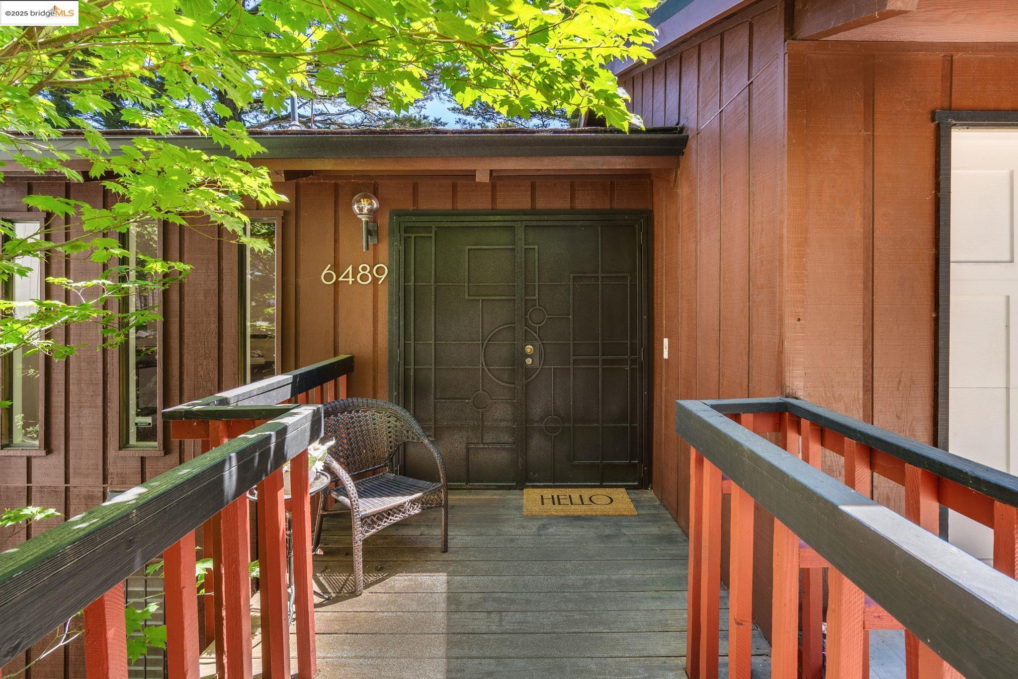 Detail Gallery Image 3 of 34 For 6489 Girvin Dr, Oakland,  CA 94611 - 3 Beds | 2 Baths