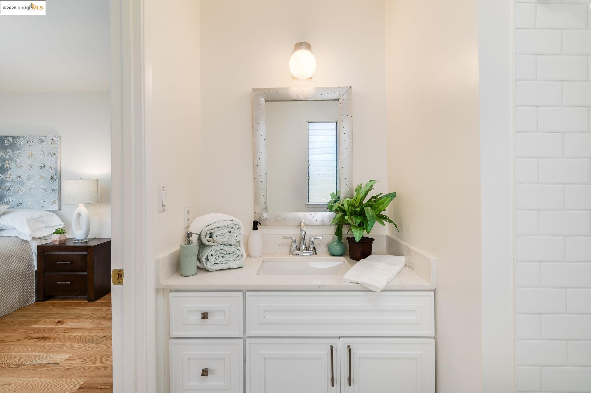 Detail Gallery Image 23 of 34 For 6489 Girvin Dr, Oakland,  CA 94611 - 3 Beds | 2 Baths