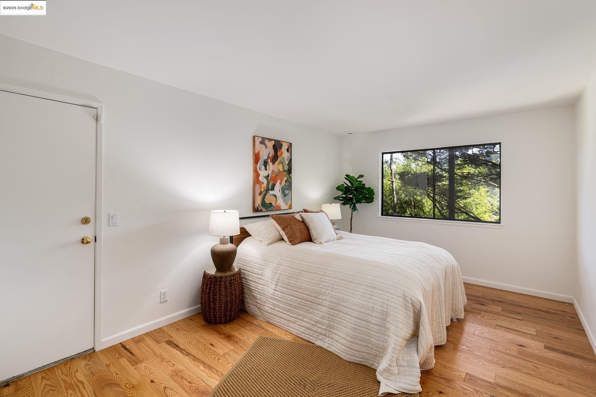Detail Gallery Image 25 of 34 For 6489 Girvin Dr, Oakland,  CA 94611 - 3 Beds | 2 Baths