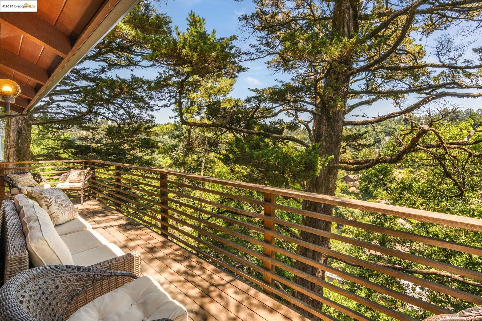 Detail Gallery Image 26 of 34 For 6489 Girvin Dr, Oakland,  CA 94611 - 3 Beds | 2 Baths