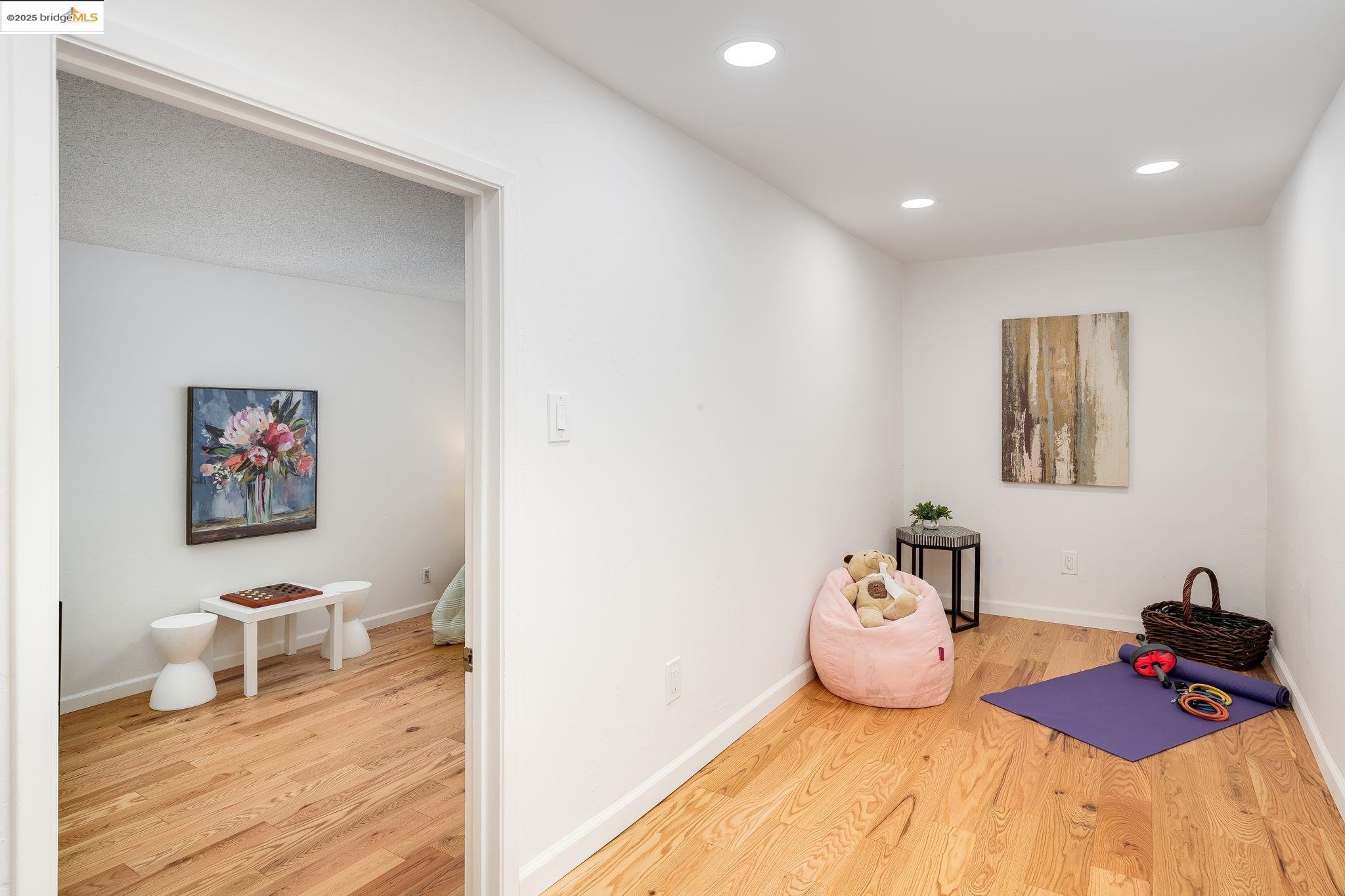 Detail Gallery Image 29 of 34 For 6489 Girvin Dr, Oakland,  CA 94611 - 3 Beds | 2 Baths