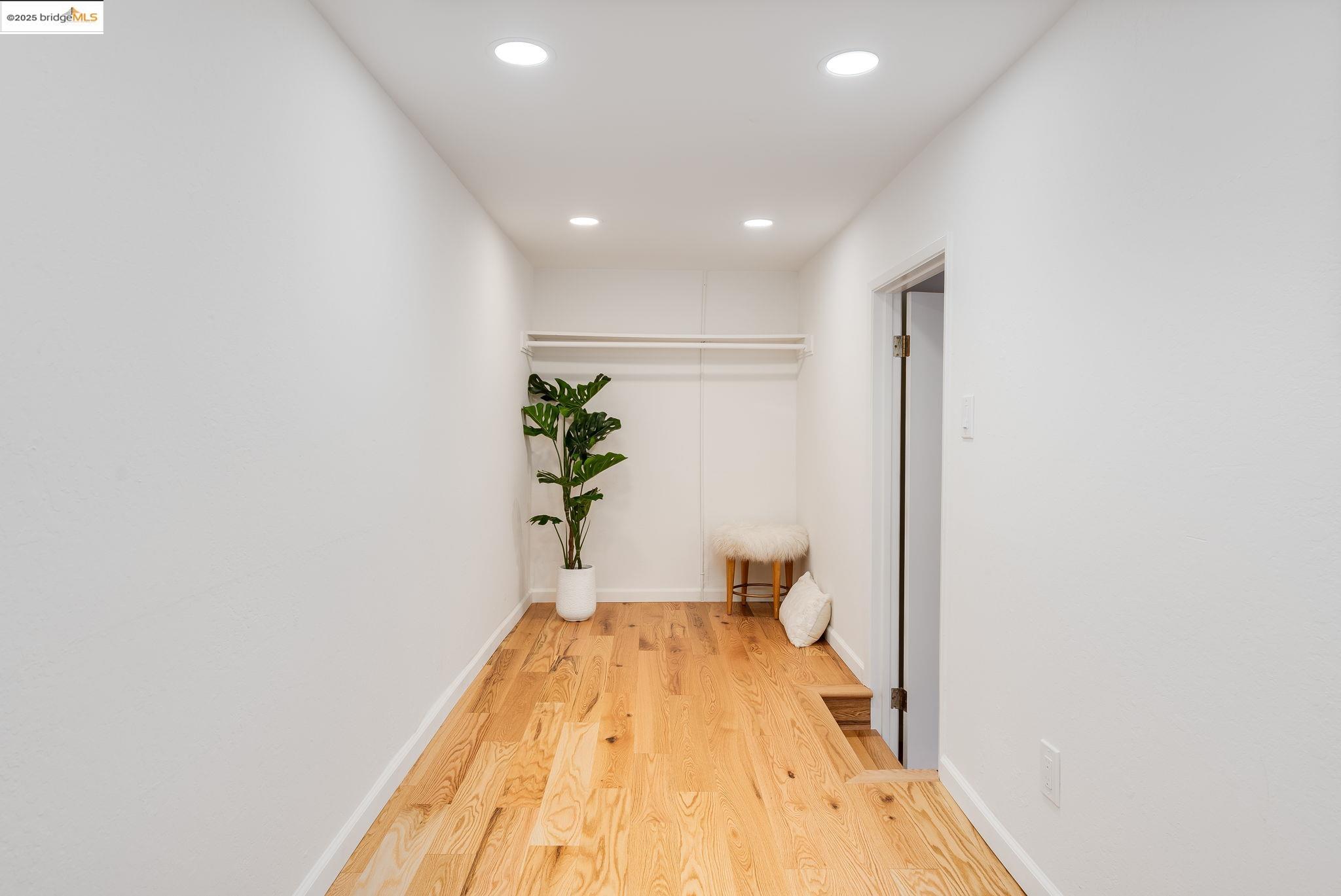 Detail Gallery Image 30 of 34 For 6489 Girvin Dr, Oakland,  CA 94611 - 3 Beds | 2 Baths