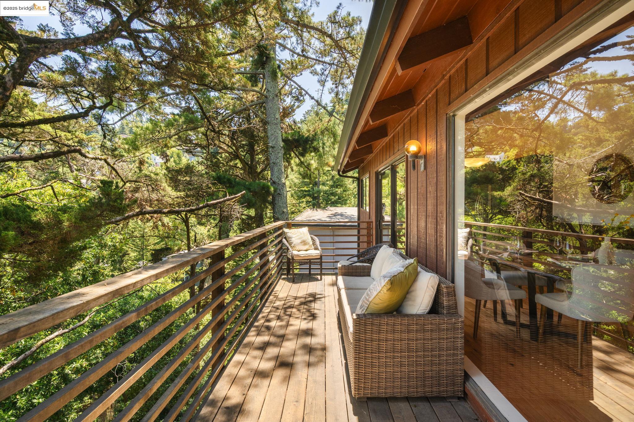 Detail Gallery Image 32 of 34 For 6489 Girvin Dr, Oakland,  CA 94611 - 3 Beds | 2 Baths