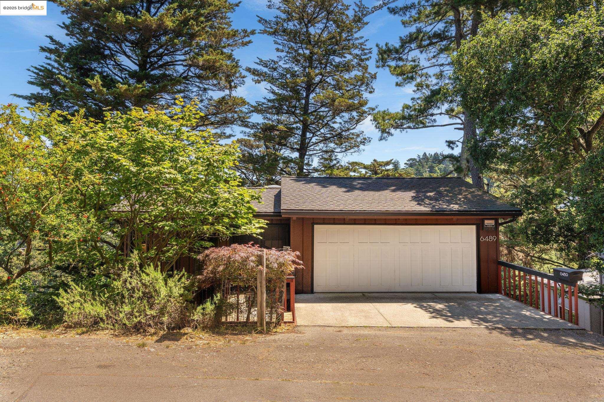 Detail Gallery Image 34 of 34 For 6489 Girvin Dr, Oakland,  CA 94611 - 3 Beds | 2 Baths