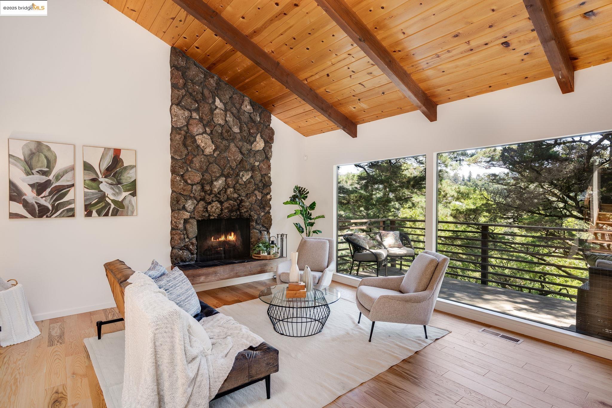 Detail Gallery Image 6 of 34 For 6489 Girvin Dr, Oakland,  CA 94611 - 3 Beds | 2 Baths