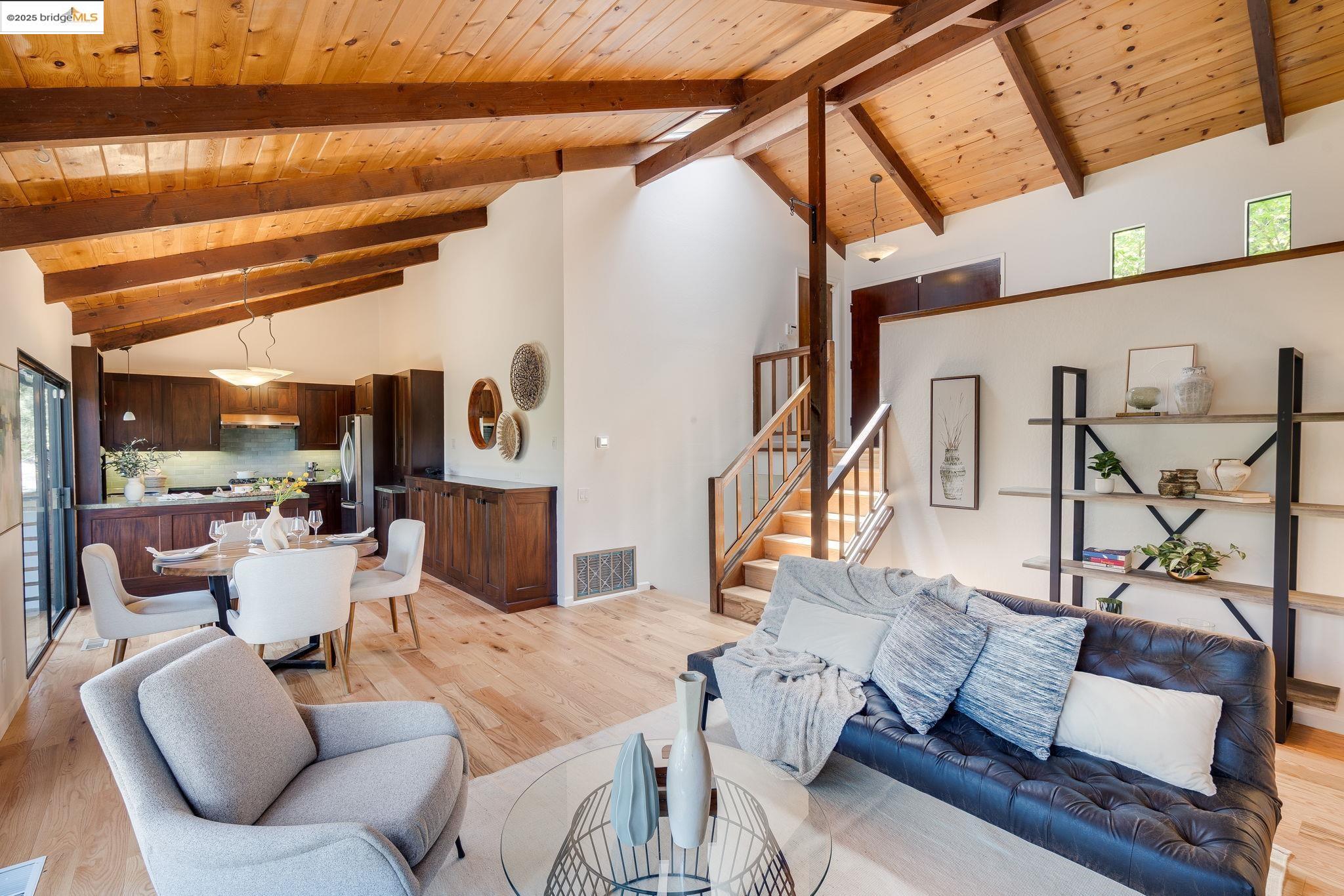 Detail Gallery Image 8 of 34 For 6489 Girvin Dr, Oakland,  CA 94611 - 3 Beds | 2 Baths