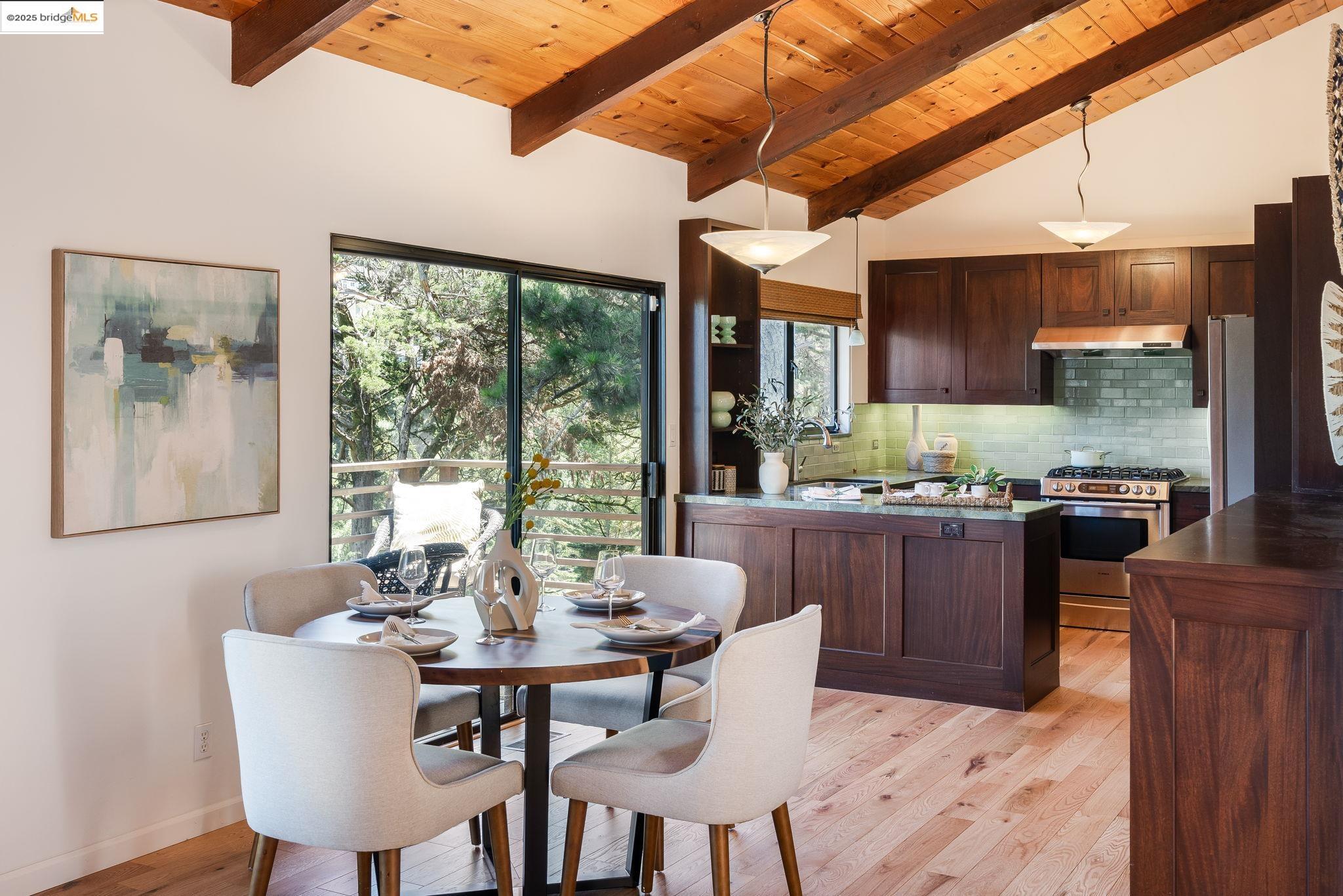 Detail Gallery Image 9 of 34 For 6489 Girvin Dr, Oakland,  CA 94611 - 3 Beds | 2 Baths