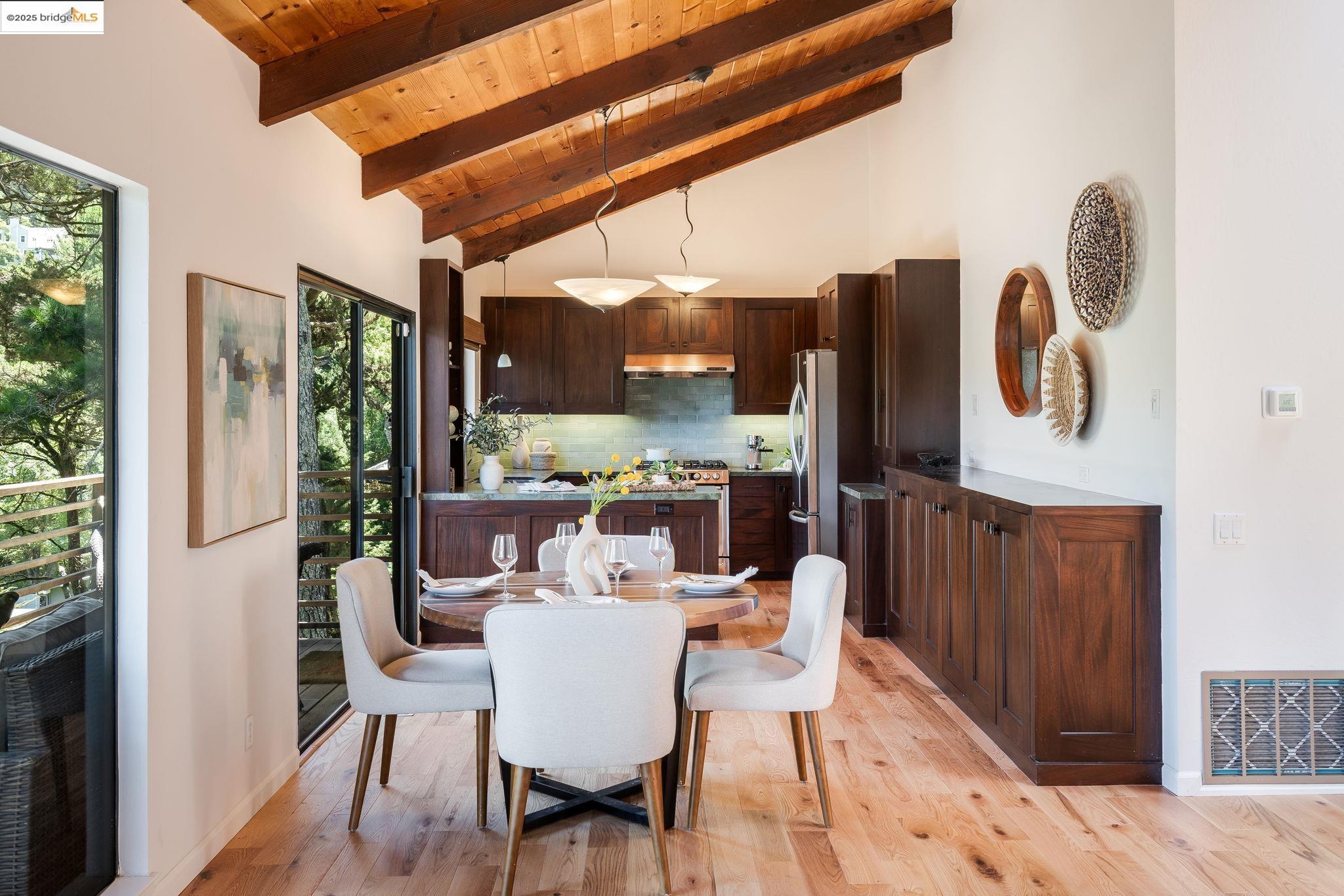 Detail Gallery Image 10 of 34 For 6489 Girvin Dr, Oakland,  CA 94611 - 3 Beds | 2 Baths
