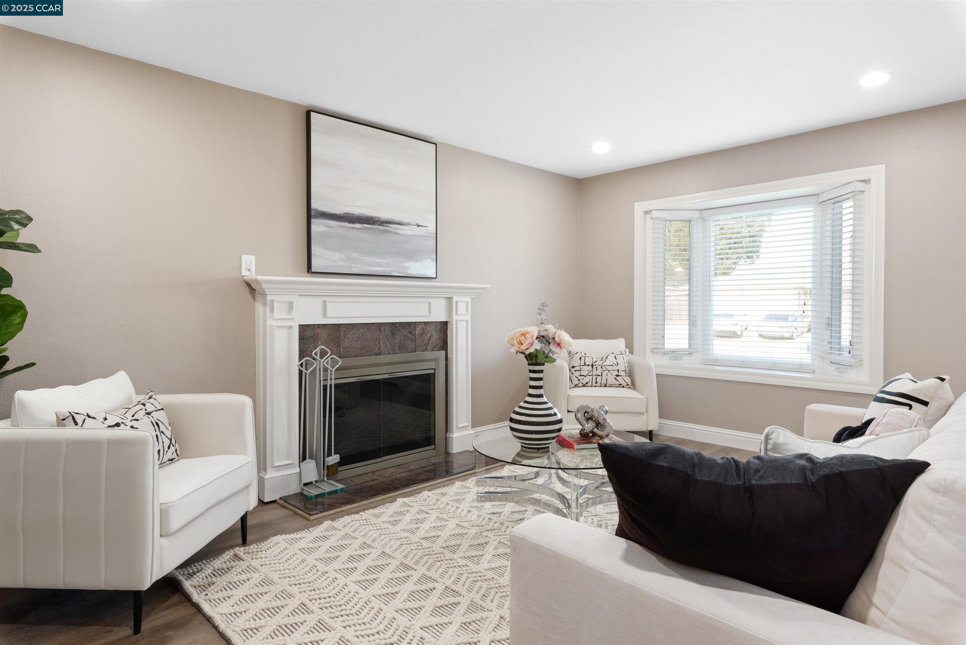 Detail Gallery Image 4 of 29 For 2715 Sargent Ave, San Pablo,  CA 94806 - 3 Beds | 2 Baths
