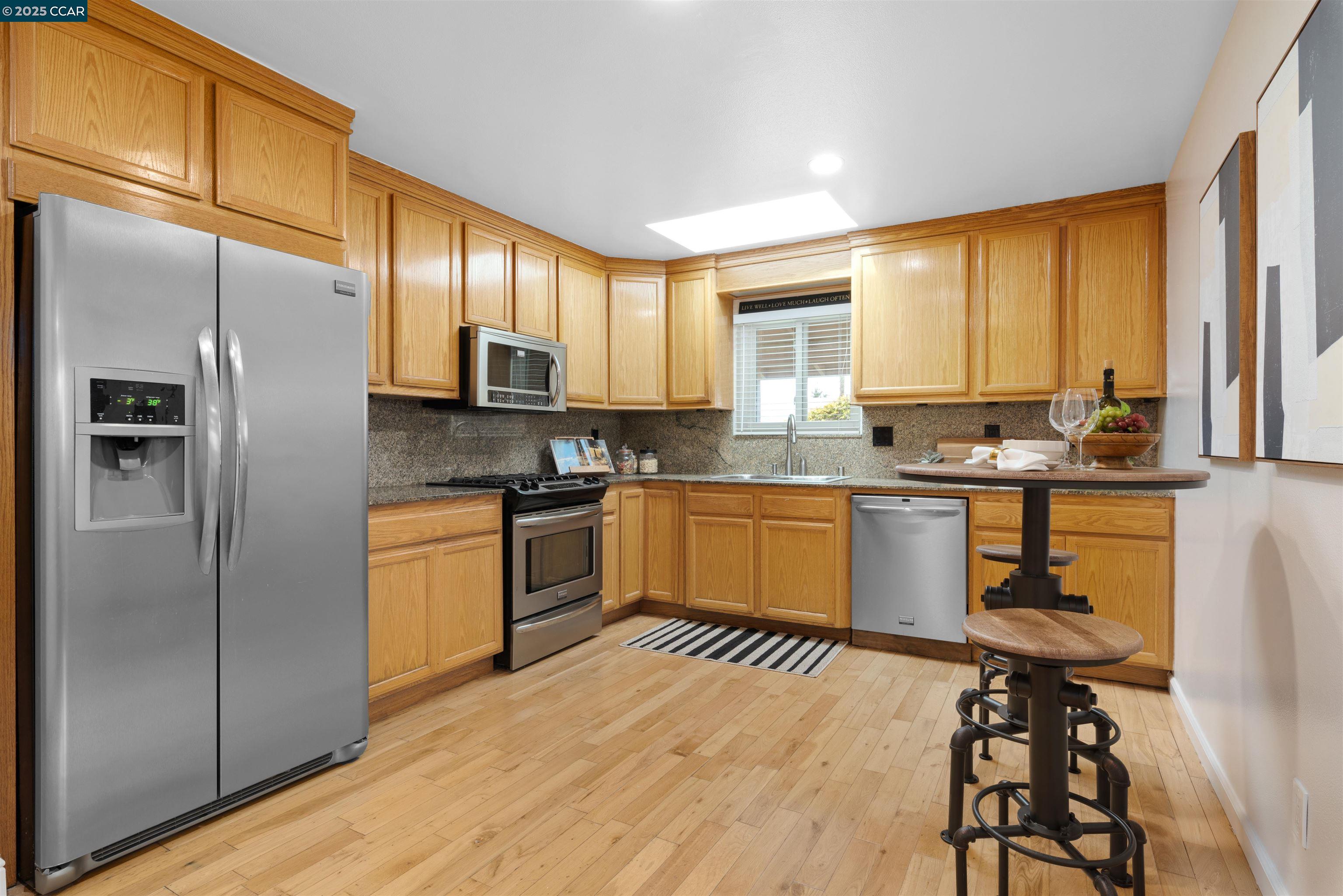 Detail Gallery Image 5 of 29 For 2715 Sargent Ave, San Pablo,  CA 94806 - 3 Beds | 2 Baths