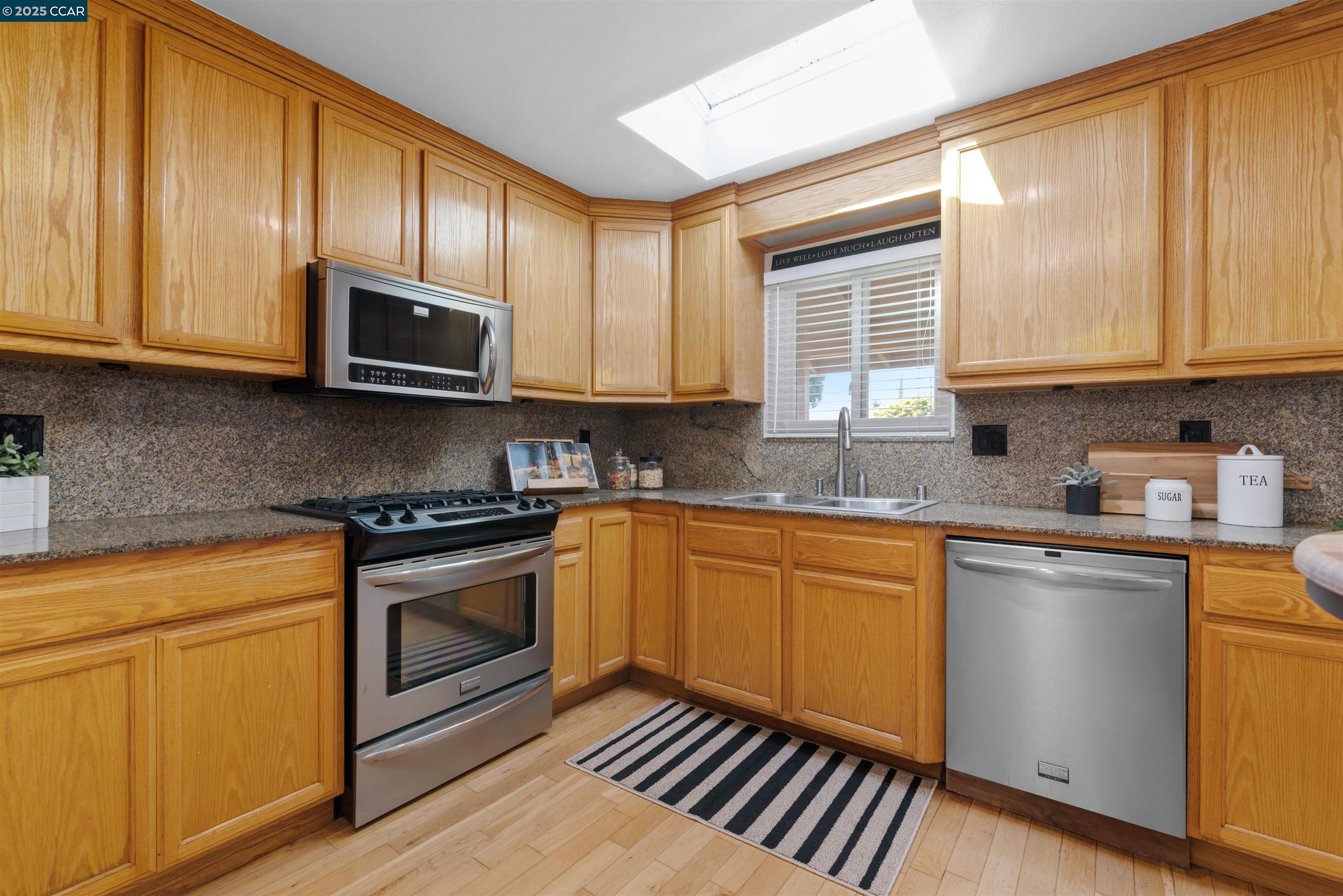 Detail Gallery Image 7 of 29 For 2715 Sargent Ave, San Pablo,  CA 94806 - 3 Beds | 2 Baths