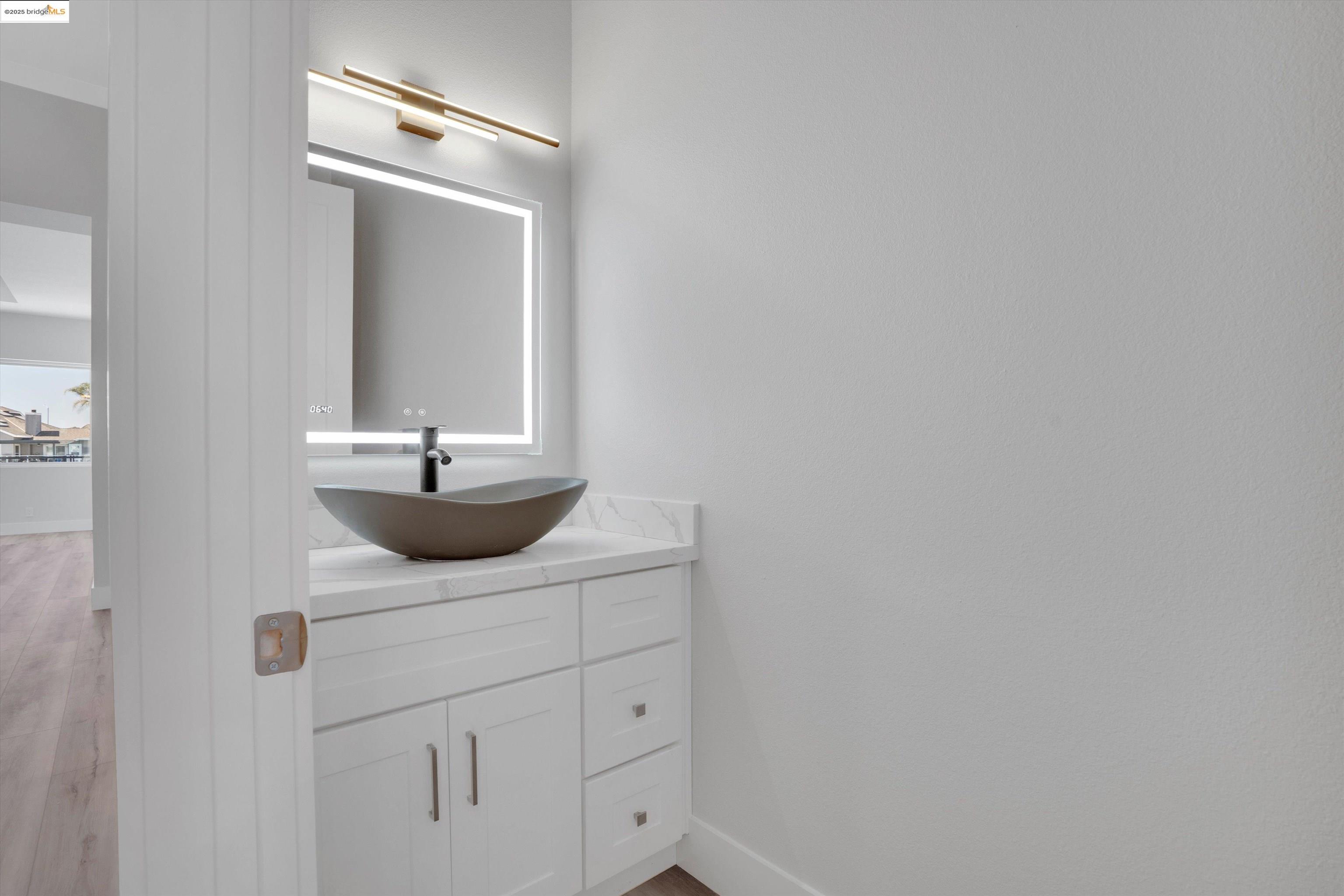Detail Gallery Image 12 of 42 For 5590 Starboard Dr, Discovery Bay,  CA 94505 - 4 Beds | 4/1 Baths