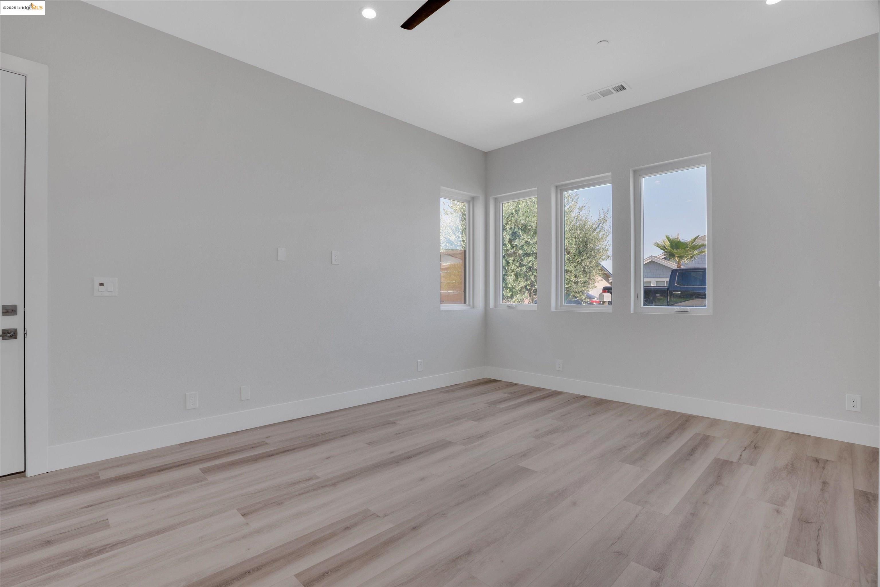 Detail Gallery Image 8 of 42 For 5590 Starboard Dr, Discovery Bay,  CA 94505 - 4 Beds | 4/1 Baths