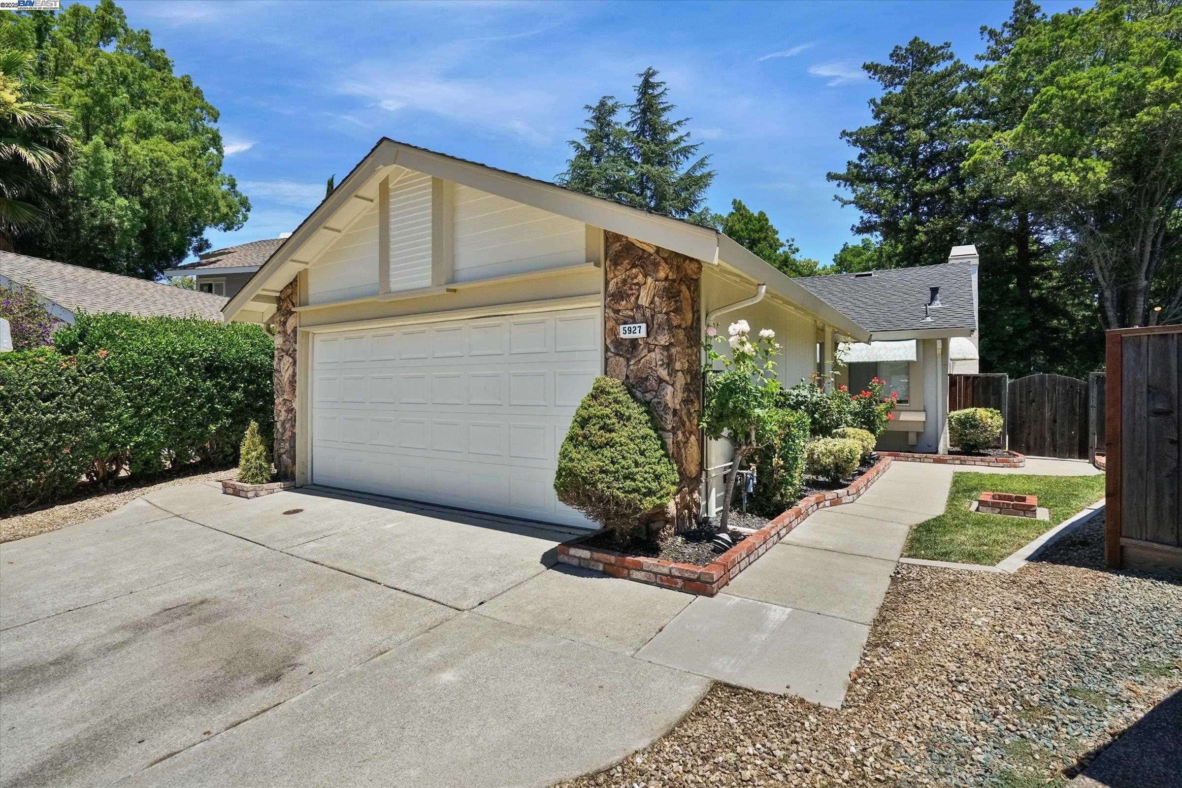 Detail Gallery Image 2 of 27 For 5927 Corte Cerritos, Pleasanton,  CA 94566 - 2 Beds | 2 Baths