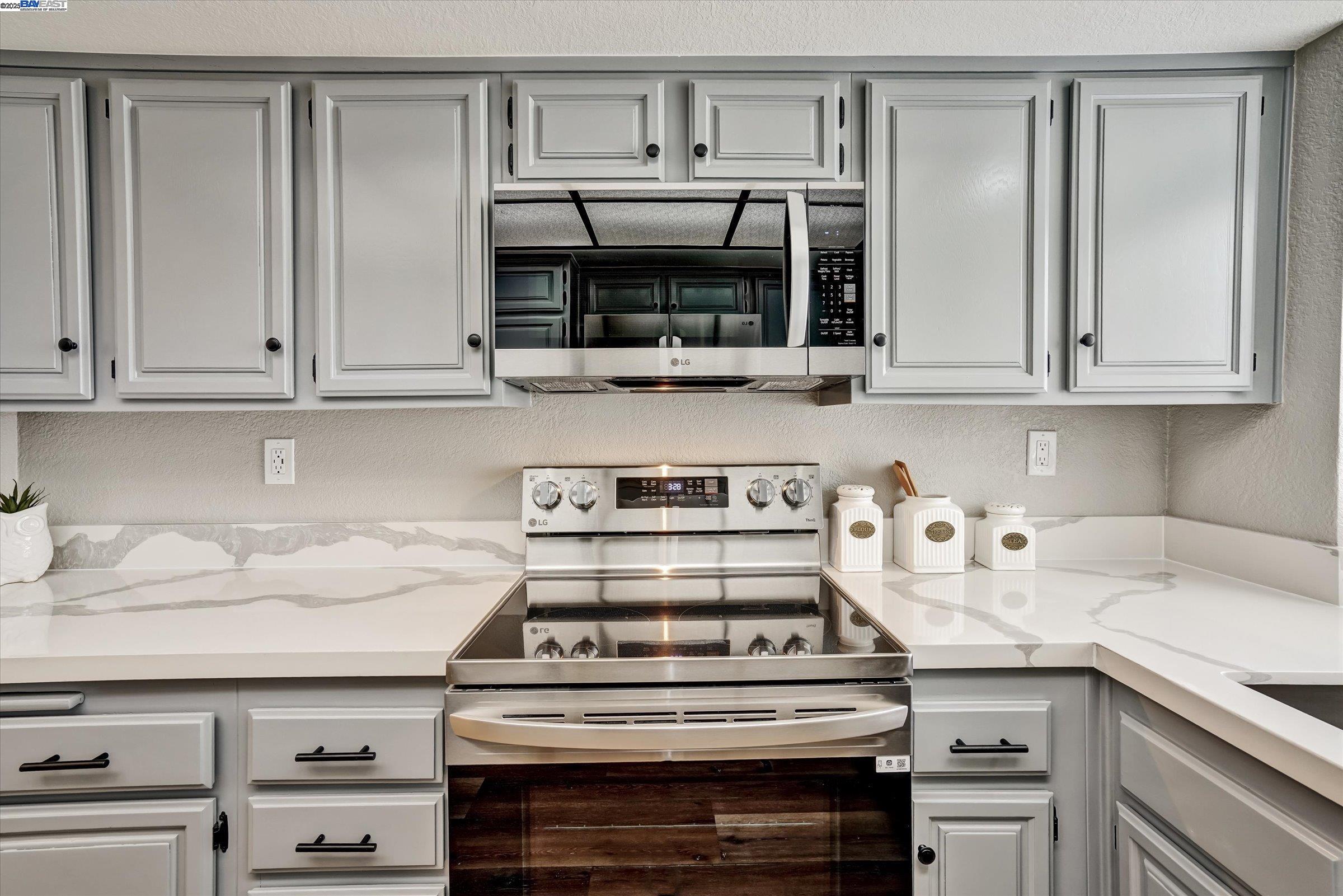 Detail Gallery Image 12 of 27 For 5927 Corte Cerritos, Pleasanton,  CA 94566 - 2 Beds | 2 Baths