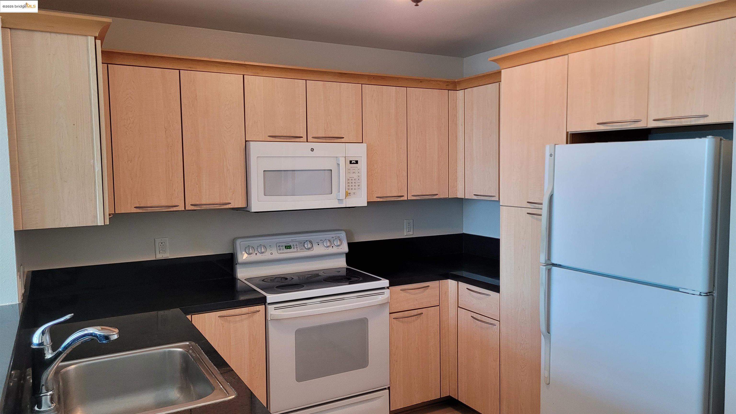 Detail Gallery Image 10 of 26 For 1 Lakeside Dr #1509,  Oakland,  CA 94612 - 1 Beds | 1 Baths