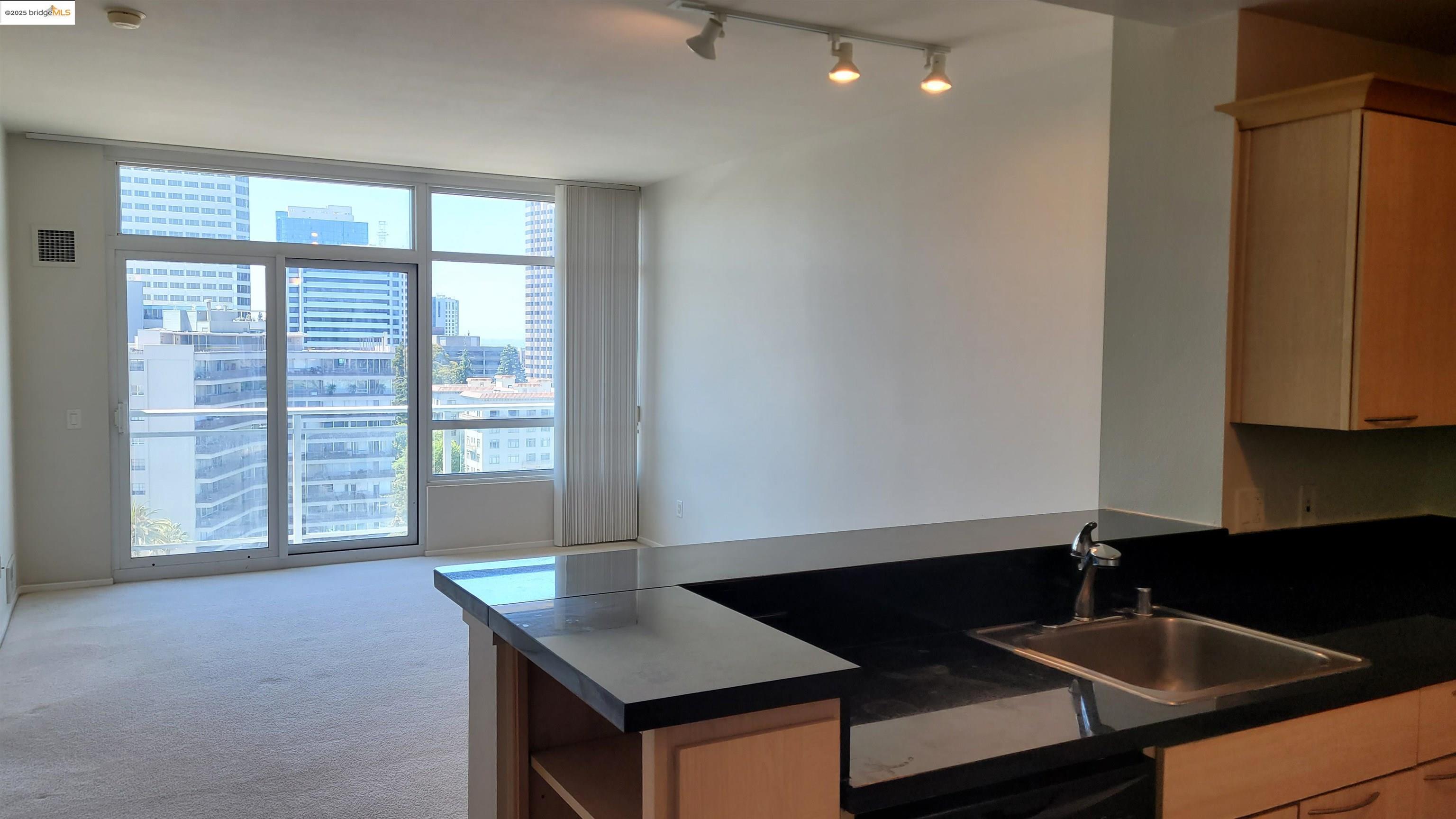 Detail Gallery Image 11 of 26 For 1 Lakeside Dr #1509,  Oakland,  CA 94612 - 1 Beds | 1 Baths
