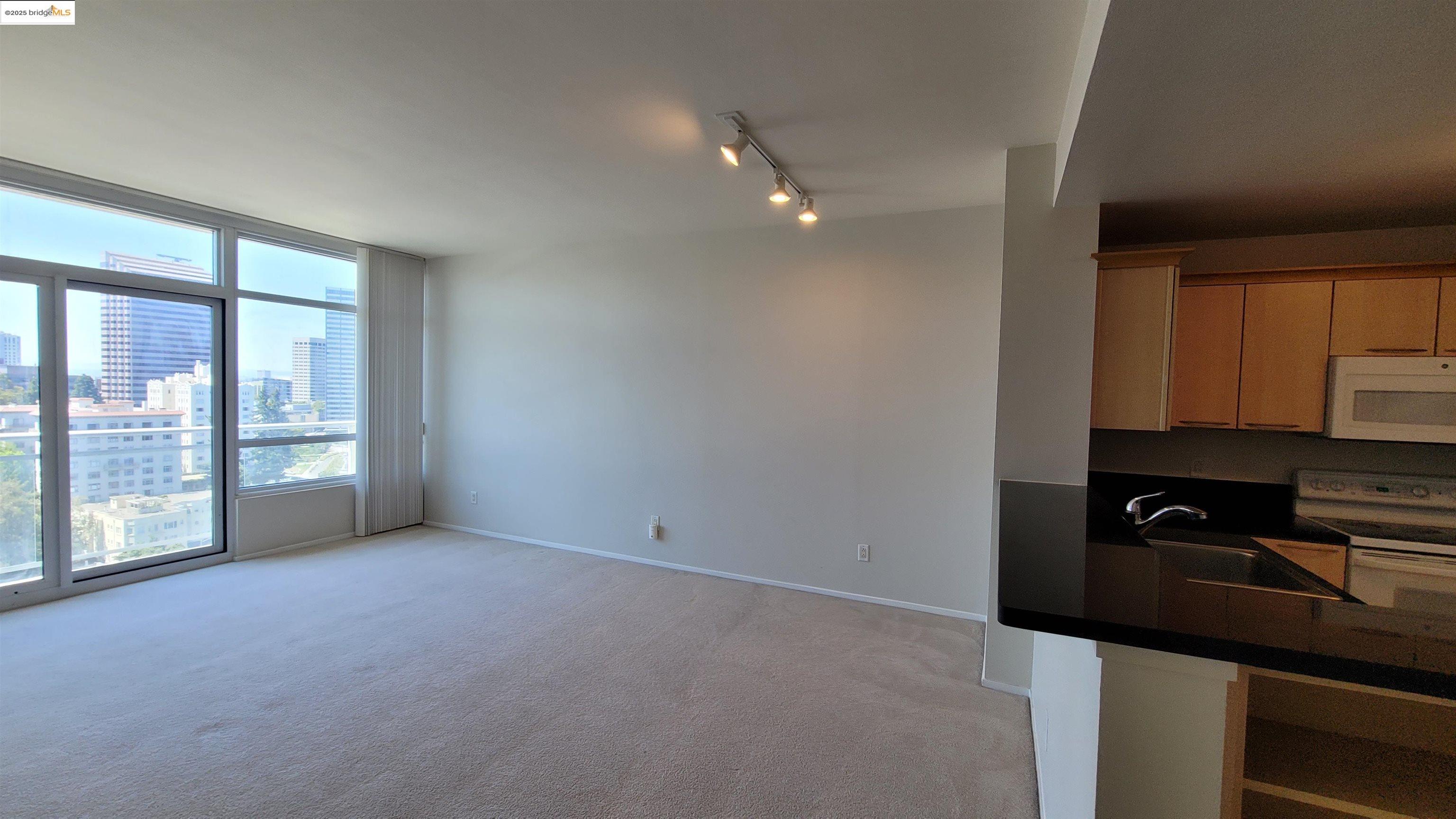 Detail Gallery Image 16 of 26 For 1 Lakeside Dr #1509,  Oakland,  CA 94612 - 1 Beds | 1 Baths