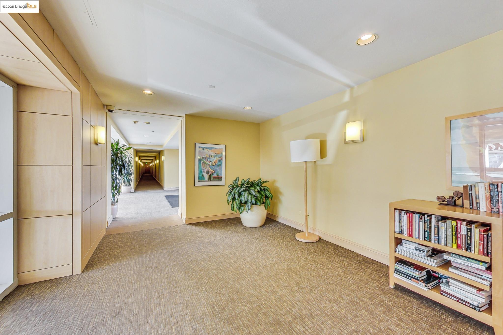 Detail Gallery Image 18 of 26 For 1 Lakeside Dr #1509,  Oakland,  CA 94612 - 1 Beds | 1 Baths