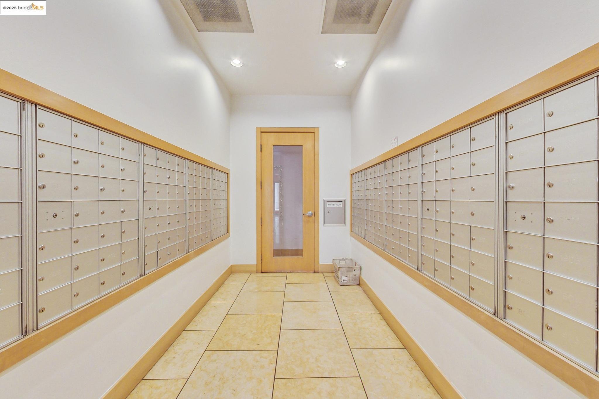 Detail Gallery Image 21 of 26 For 1 Lakeside Dr #1509,  Oakland,  CA 94612 - 1 Beds | 1 Baths