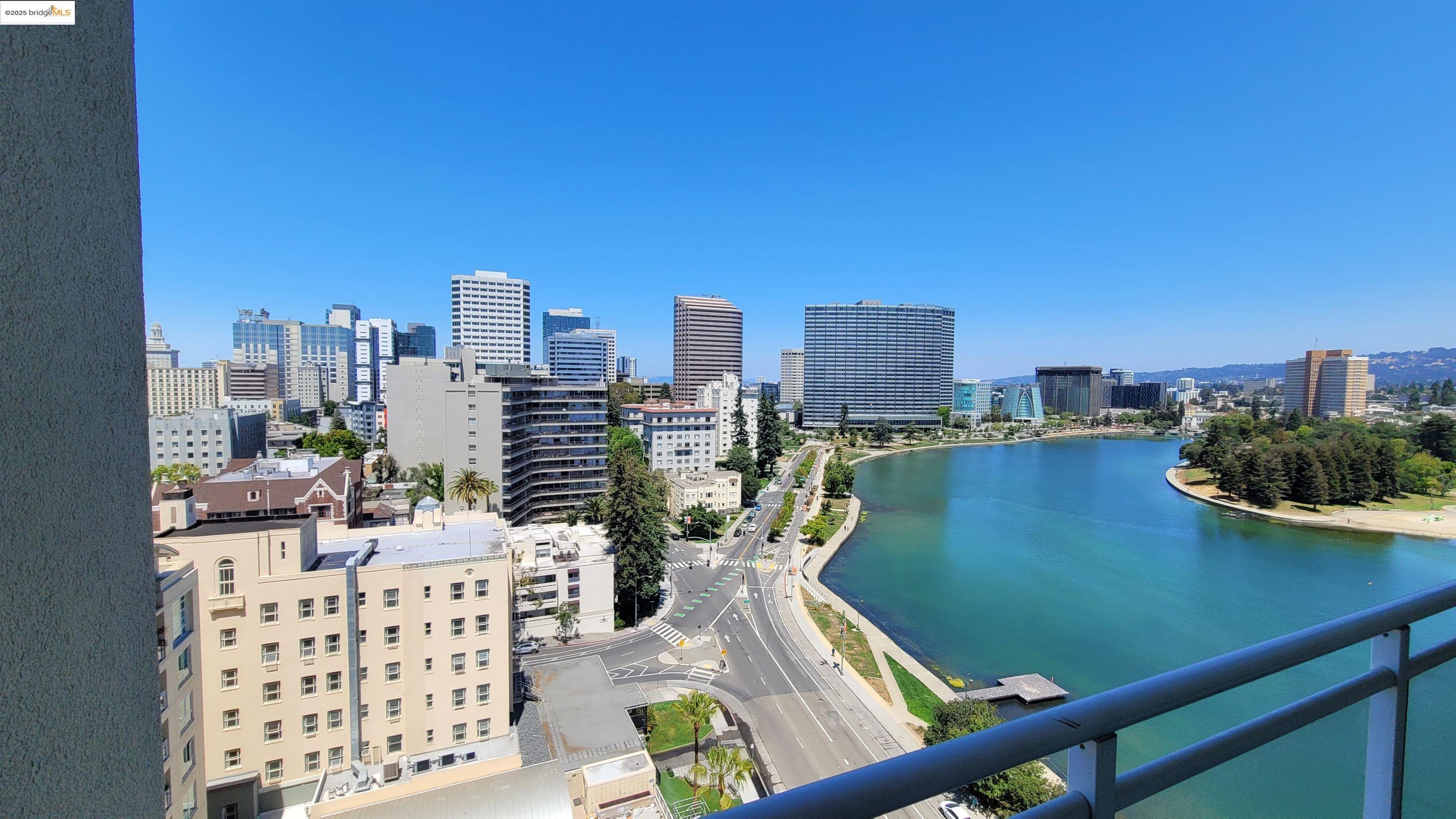 Detail Gallery Image 5 of 26 For 1 Lakeside Dr #1509,  Oakland,  CA 94612 - 1 Beds | 1 Baths