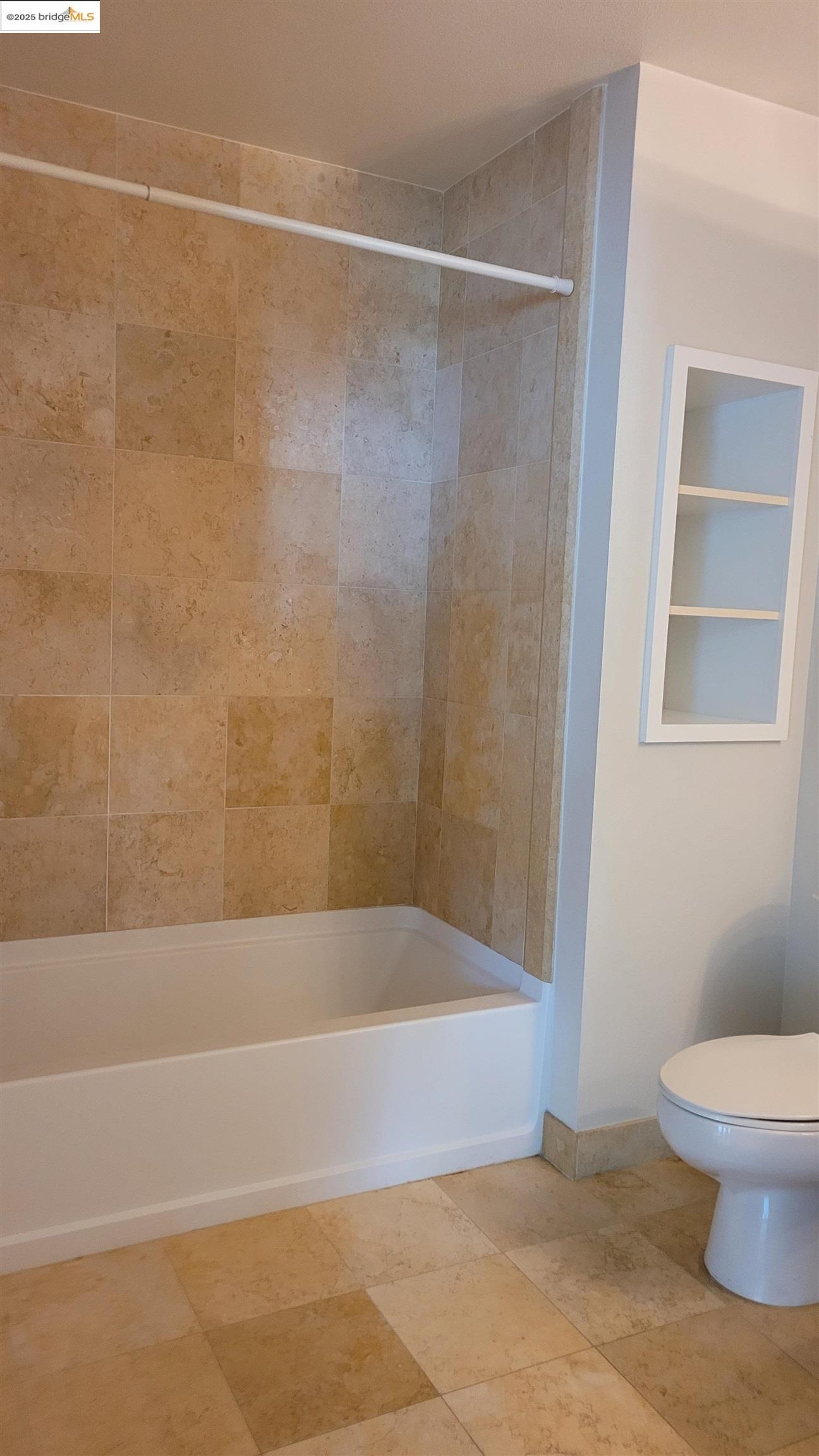 Detail Gallery Image 8 of 26 For 1 Lakeside Dr #1509,  Oakland,  CA 94612 - 1 Beds | 1 Baths