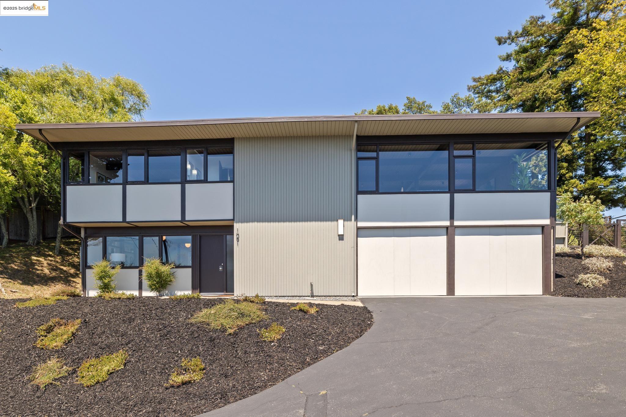 Detail Gallery Image 2 of 59 For 1091 Creston Rd, Berkeley,  CA 94708 - 4 Beds | 2 Baths