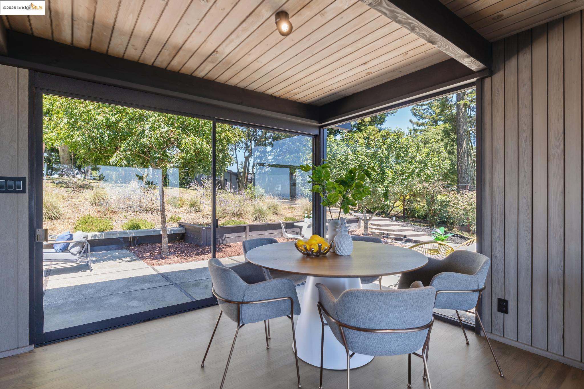 Detail Gallery Image 15 of 59 For 1091 Creston Rd, Berkeley,  CA 94708 - 4 Beds | 2 Baths