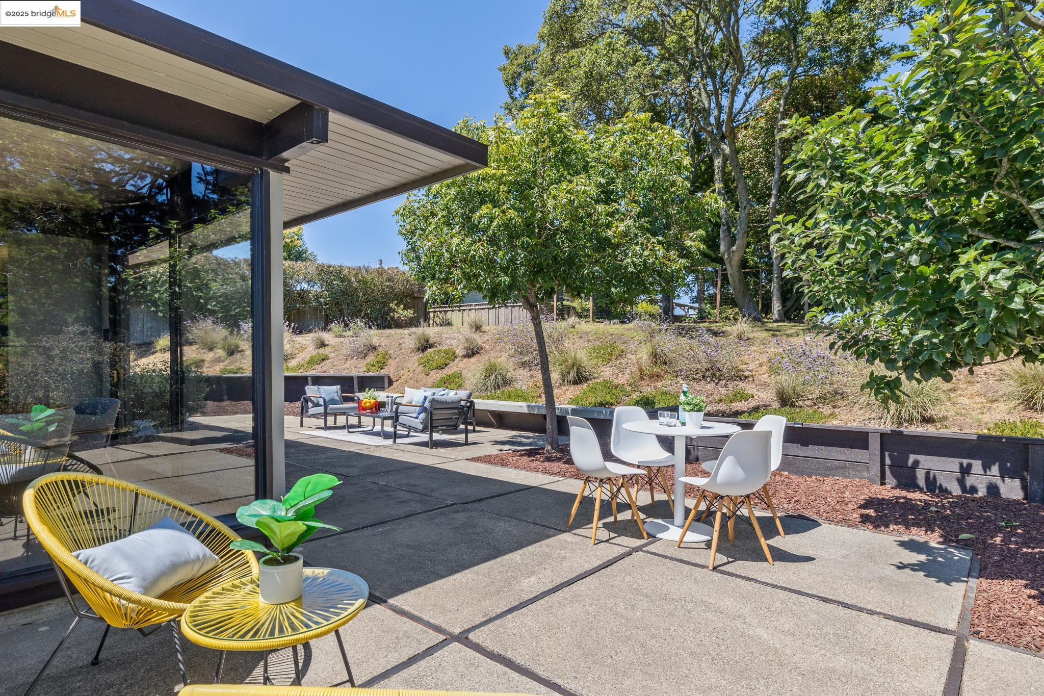 Detail Gallery Image 16 of 59 For 1091 Creston Rd, Berkeley,  CA 94708 - 4 Beds | 2 Baths
