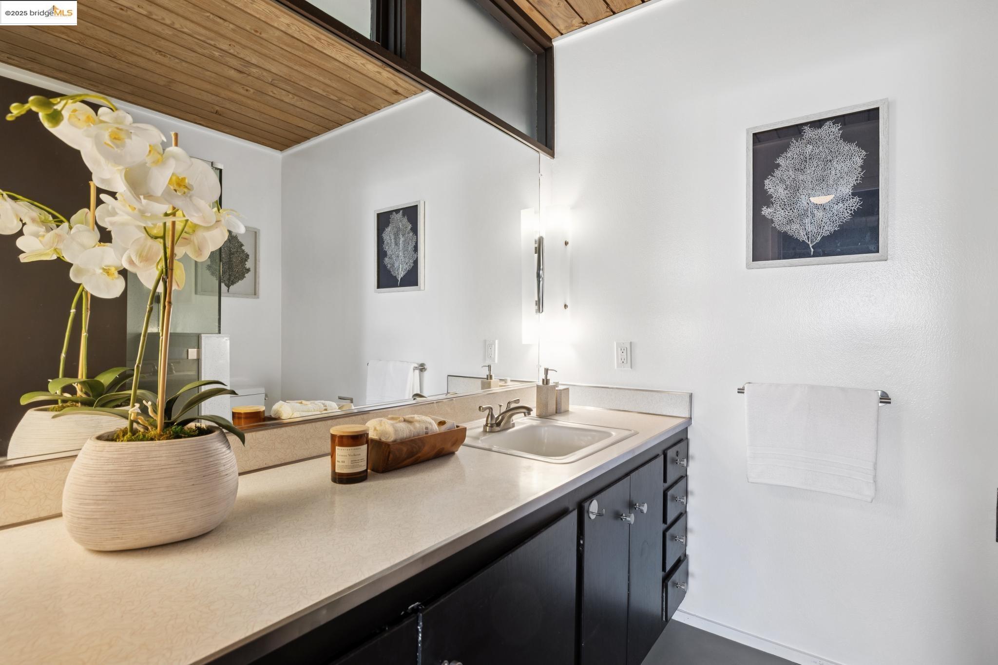 Detail Gallery Image 23 of 59 For 1091 Creston Rd, Berkeley,  CA 94708 - 4 Beds | 2 Baths
