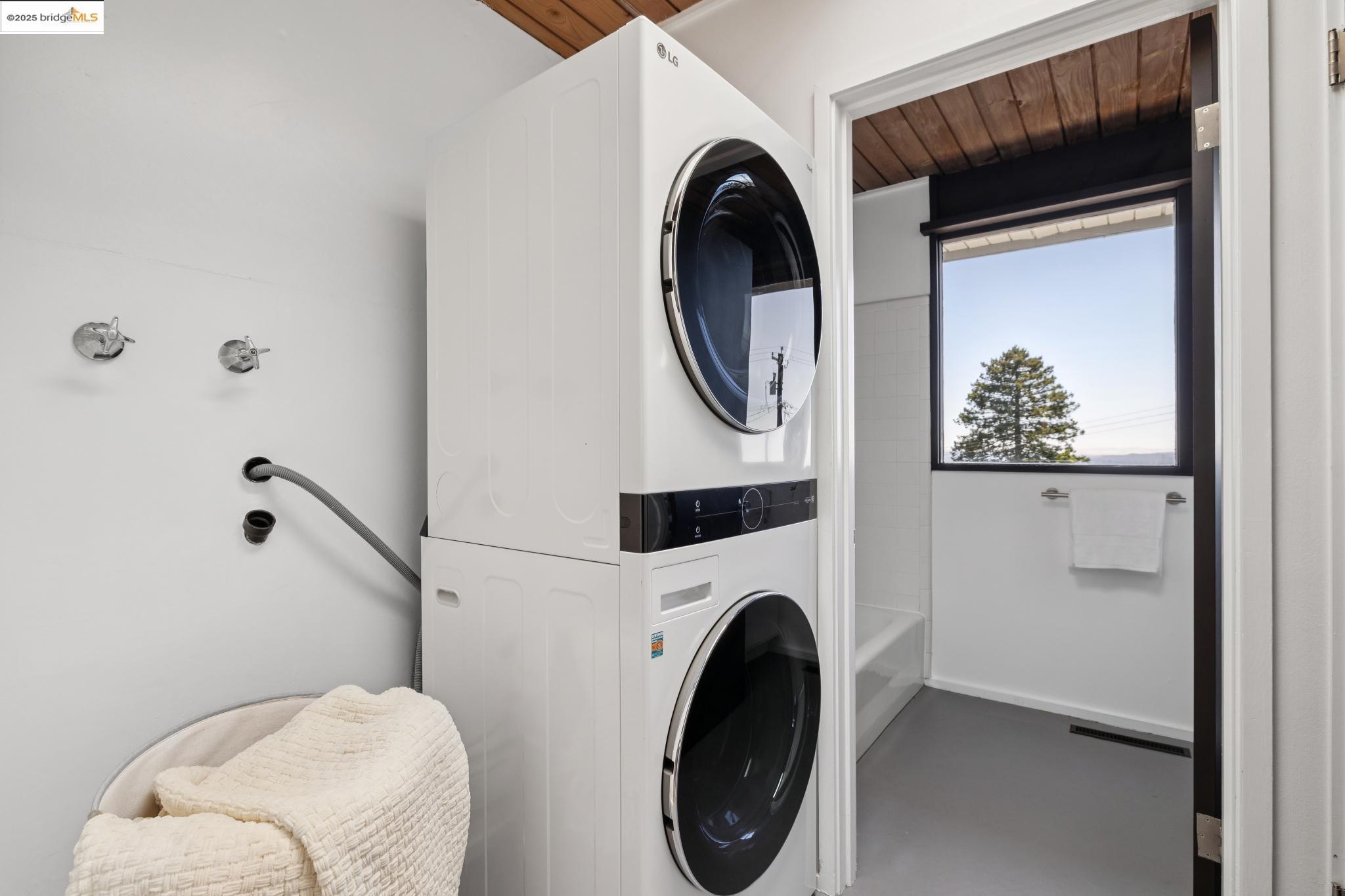 Detail Gallery Image 29 of 59 For 1091 Creston Rd, Berkeley,  CA 94708 - 4 Beds | 2 Baths