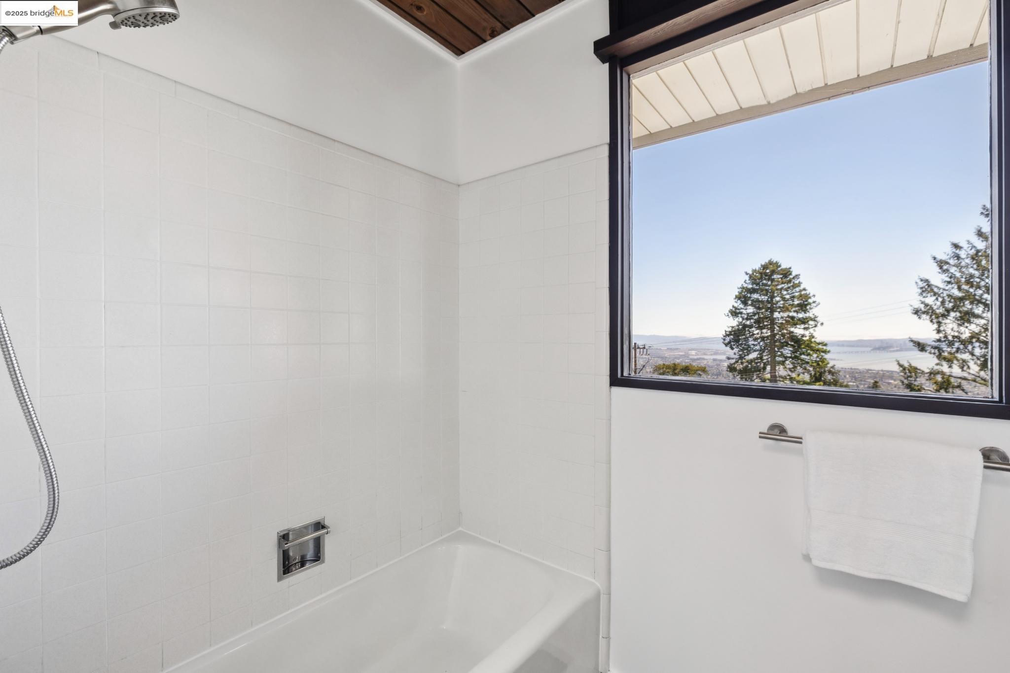 Detail Gallery Image 30 of 59 For 1091 Creston Rd, Berkeley,  CA 94708 - 4 Beds | 2 Baths