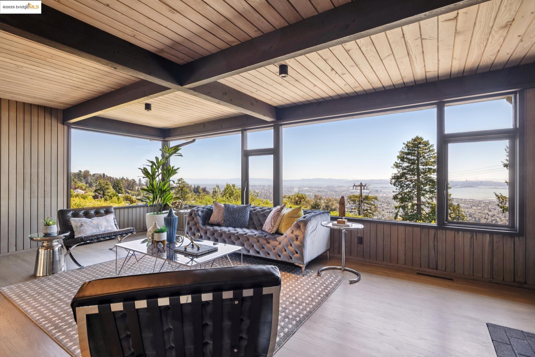 Detail Gallery Image 4 of 59 For 1091 Creston Rd, Berkeley,  CA 94708 - 4 Beds | 2 Baths