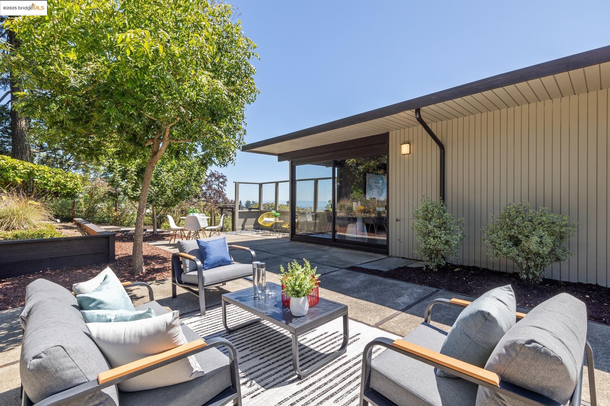 Detail Gallery Image 40 of 59 For 1091 Creston Rd, Berkeley,  CA 94708 - 4 Beds | 2 Baths