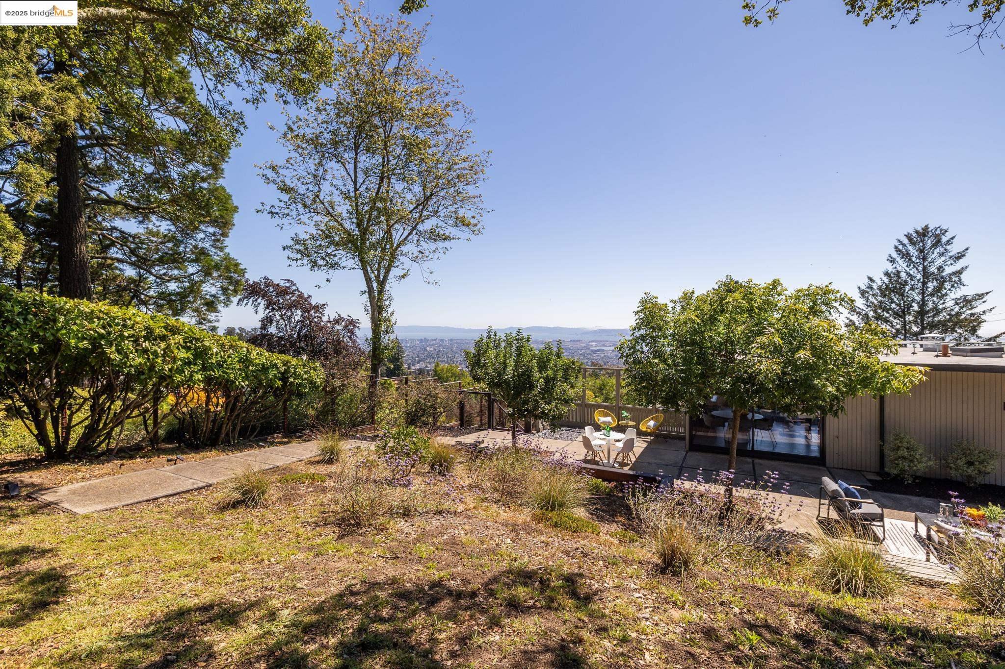 Detail Gallery Image 44 of 59 For 1091 Creston Rd, Berkeley,  CA 94708 - 4 Beds | 2 Baths