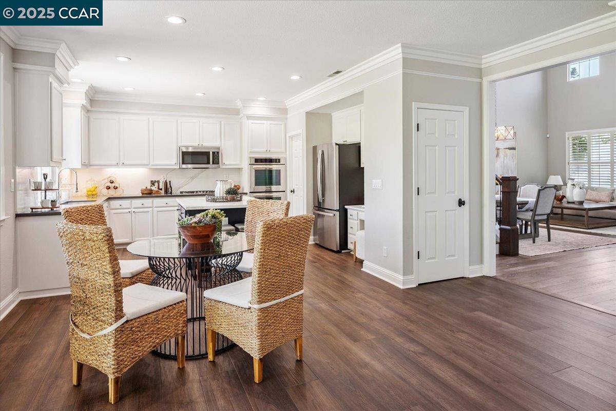 Detail Gallery Image 13 of 45 For 1008 Rolling Woods Way, Concord,  CA 94521 - 5 Beds | 3 Baths