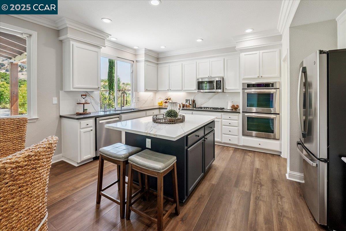 Detail Gallery Image 14 of 45 For 1008 Rolling Woods Way, Concord,  CA 94521 - 5 Beds | 3 Baths